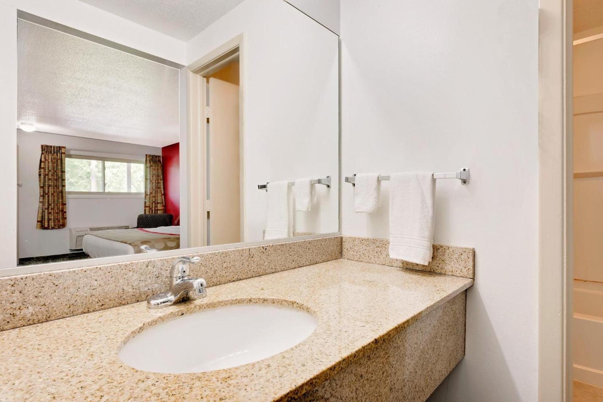 Ramada by Wyndham Cleveland Airport West photo 14