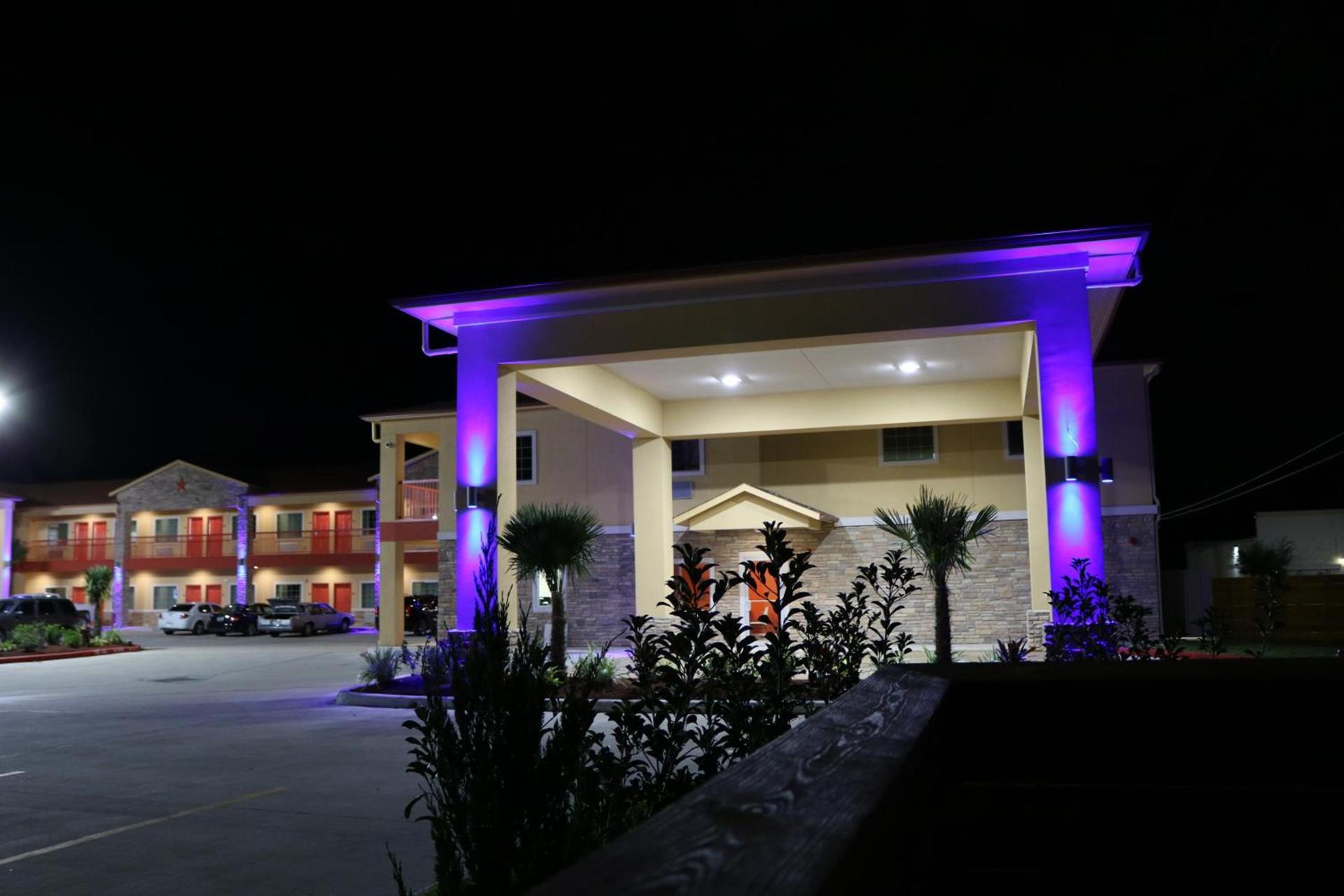 Scottish Inn & Suites - IAH Airport — hotel in Humble