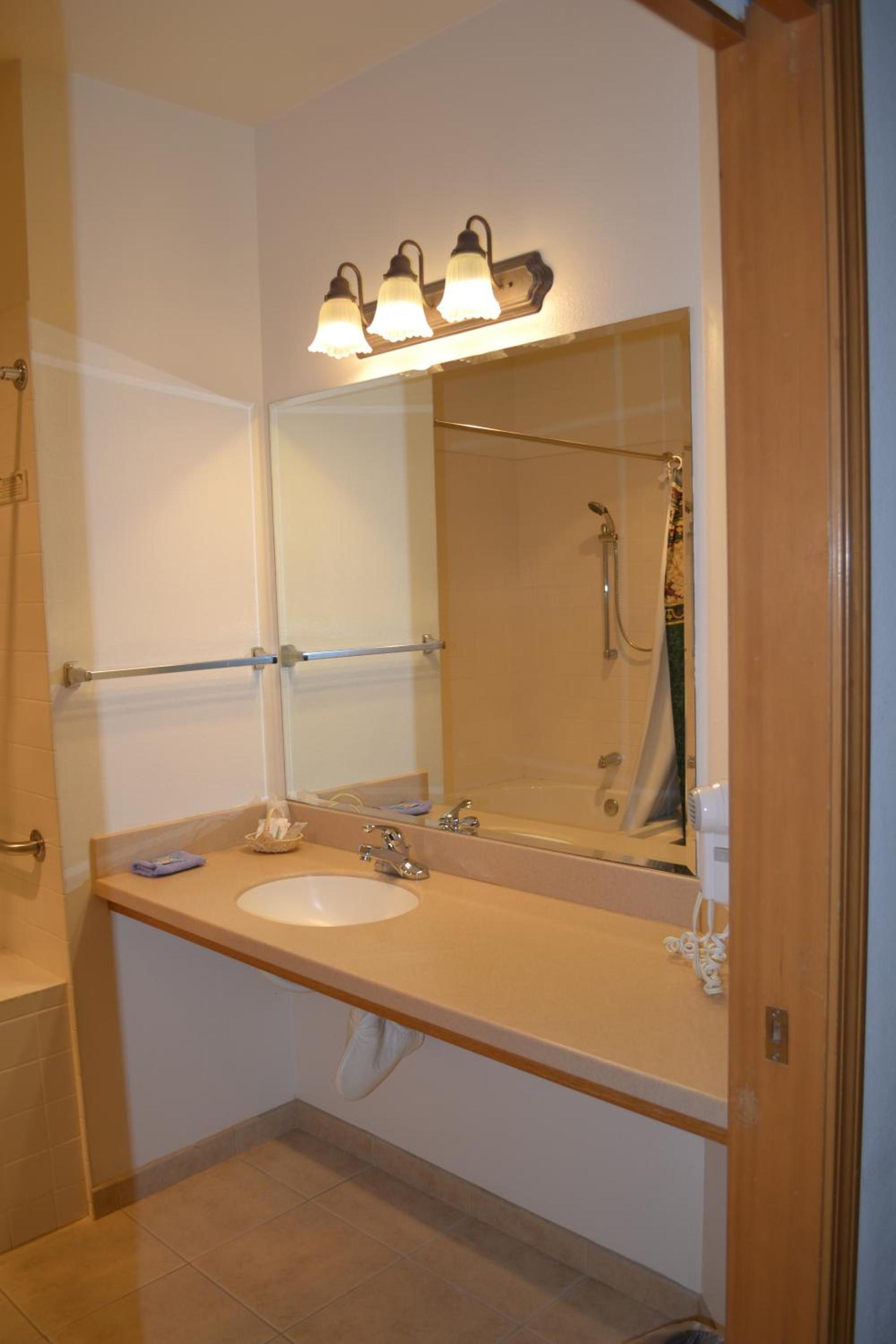 Anaco Bay Inn photo 5