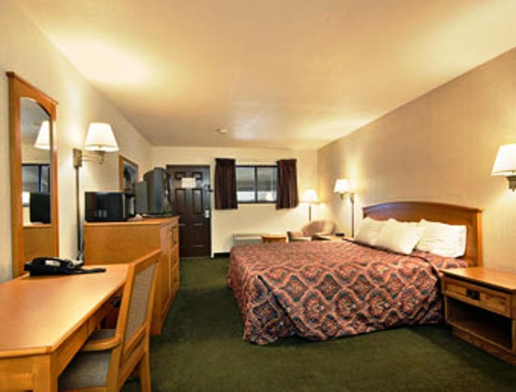 Red Lion Inn & Suites Lemoore photo 13