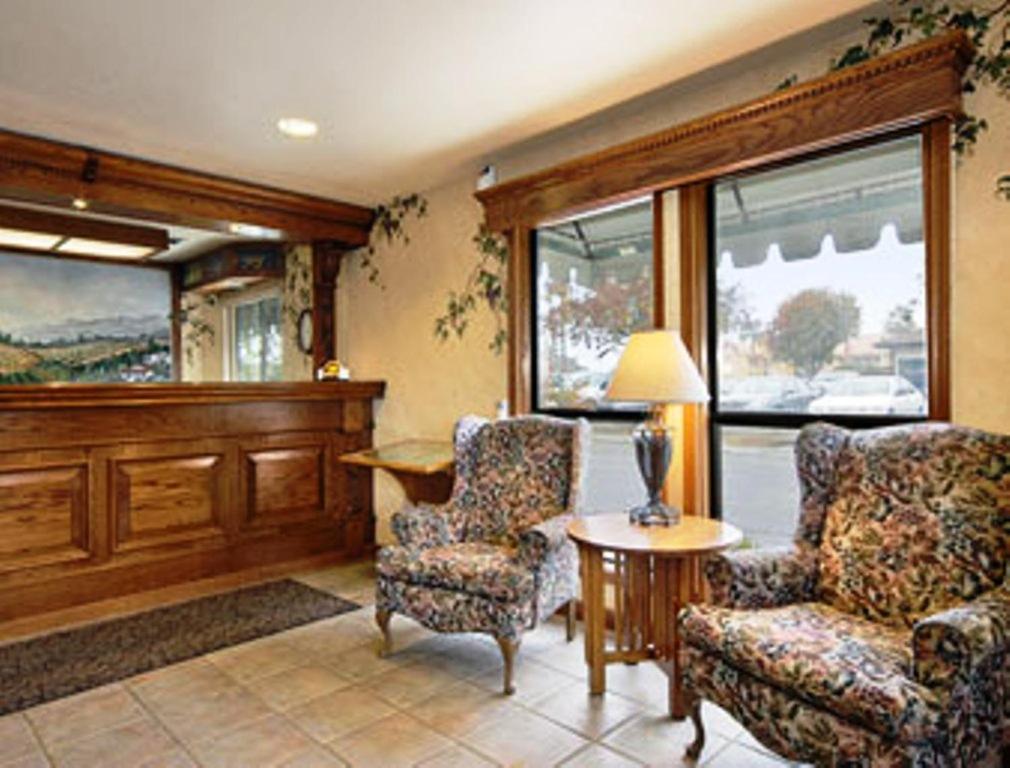 Red Lion Inn & Suites Lemoore photo 11