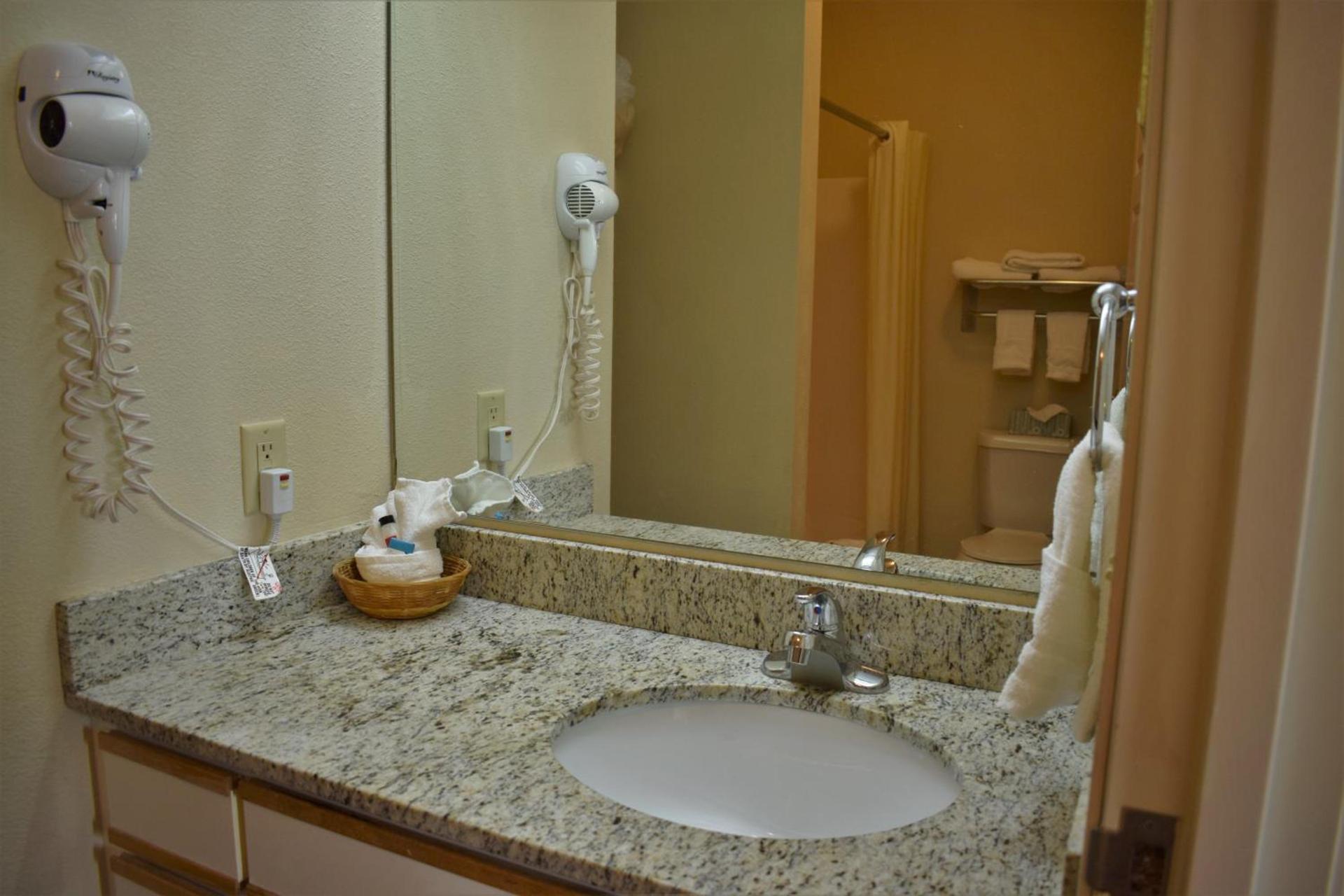 Baymont by Wyndham Wichita East photo 6