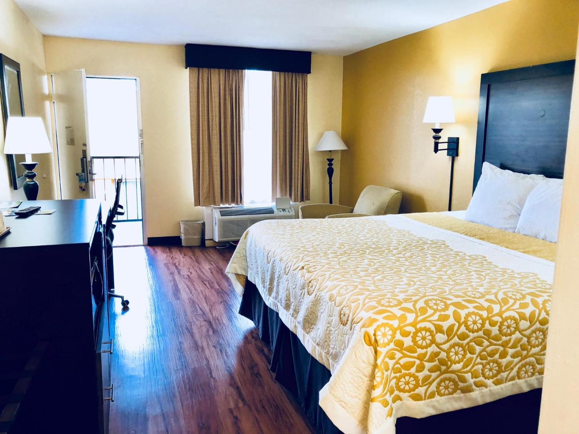 Days Inn by Wyndham Madison photo 42
