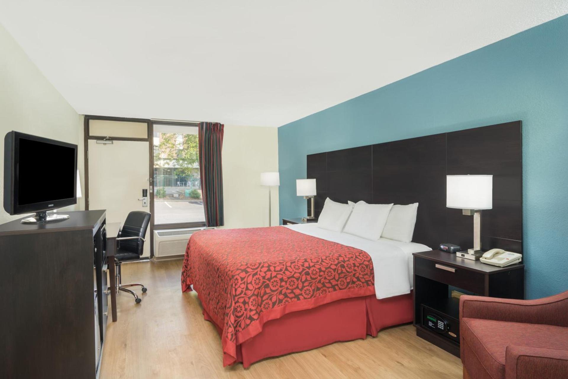 Days Inn by Wyndham Raleigh Midtown photo 4