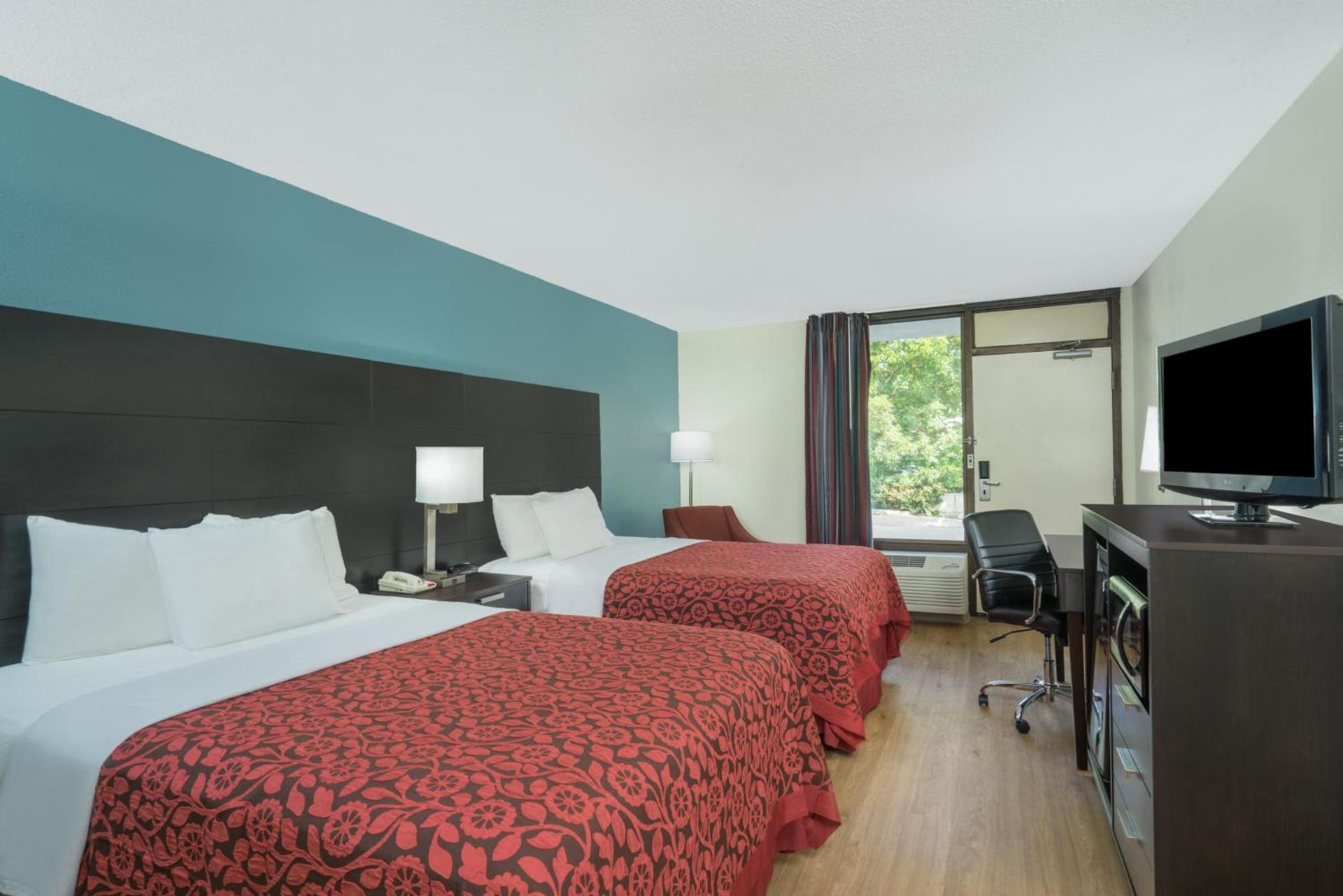 Days Inn by Wyndham Raleigh Midtown photo 11