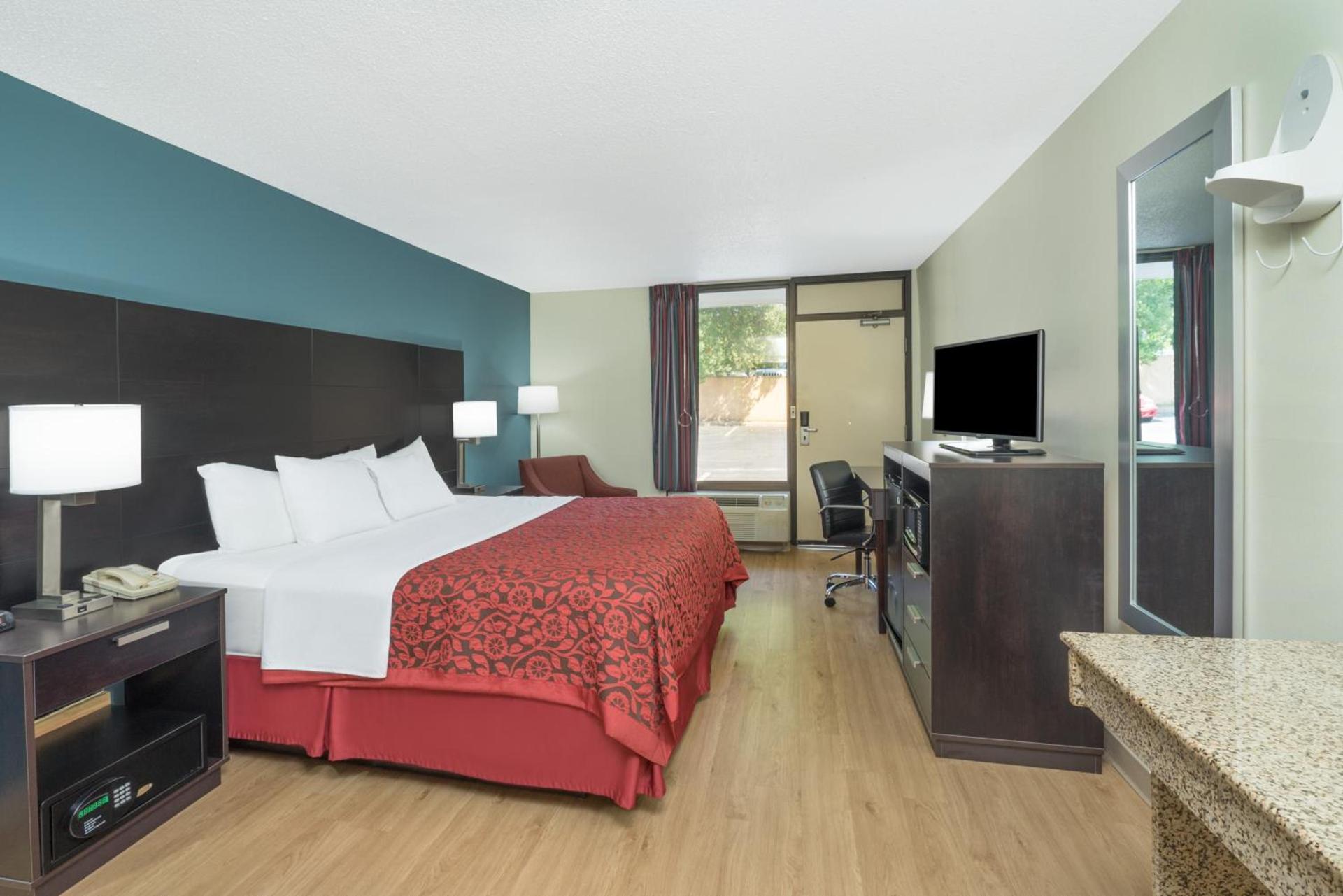 Days Inn by Wyndham Raleigh Midtown photo 16