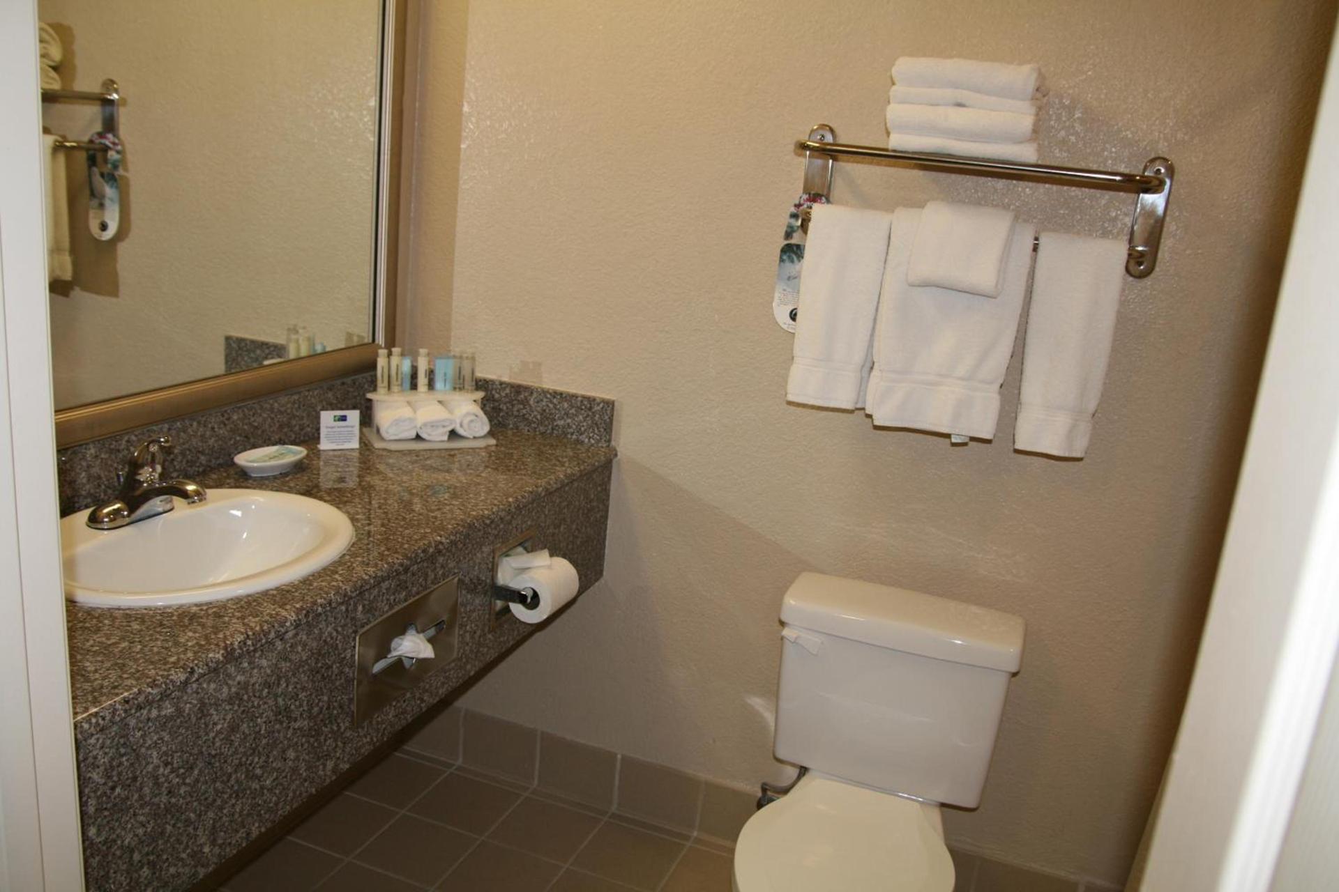 Holiday Inn Express Union City San Jose by IHG photo 3