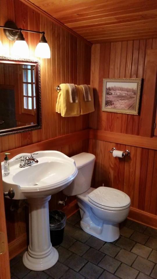 Whistling Winds Motel photo 5