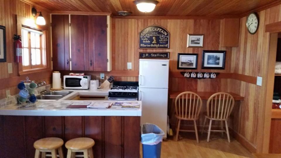 Whistling Winds Motel photo 7