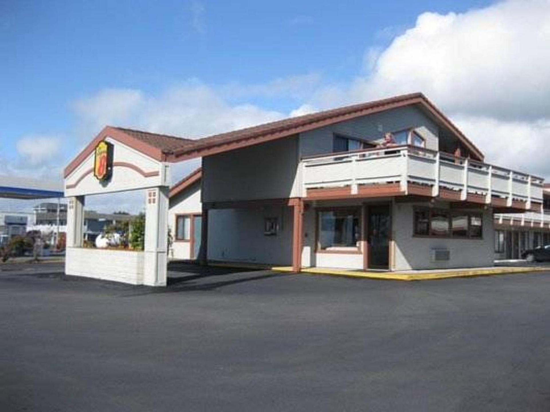 Super 8 by Wyndham Fort Bragg photo 2