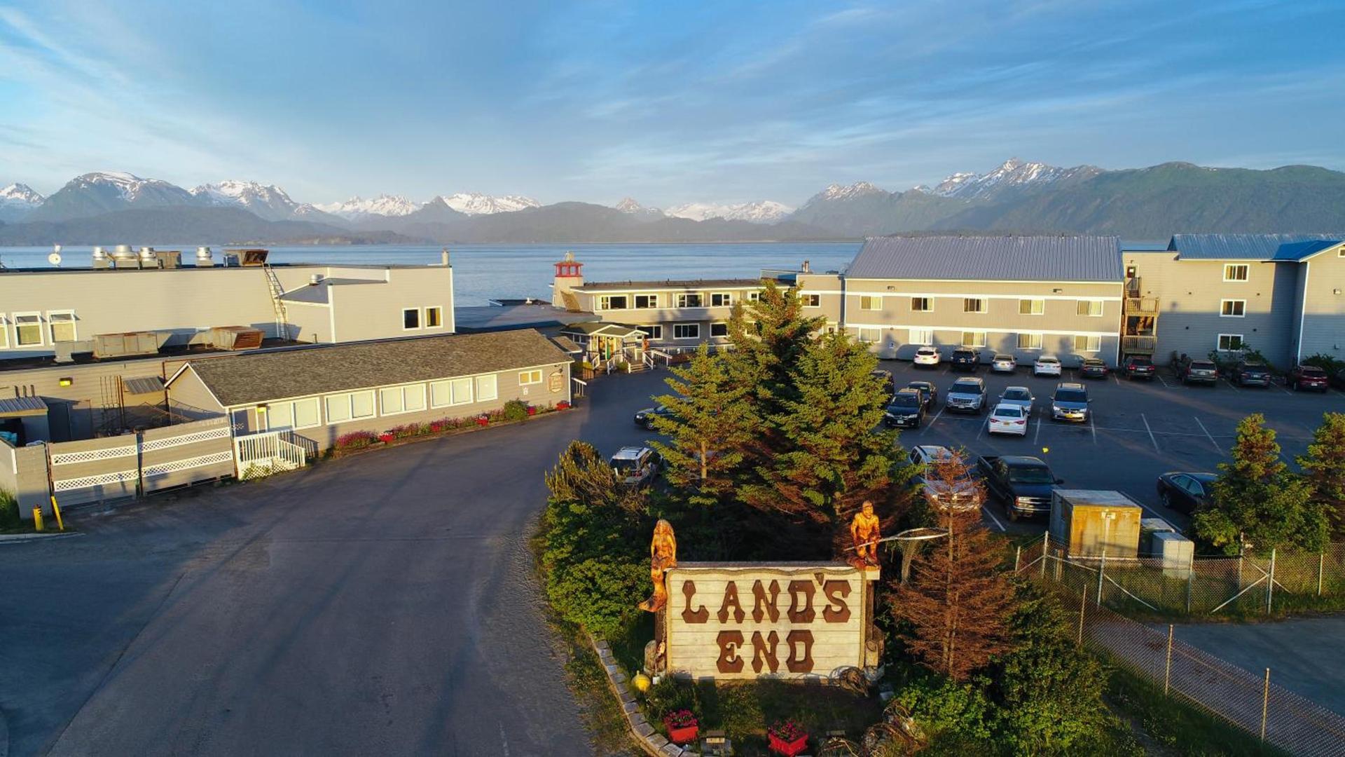 Land's End — hotel in Homer