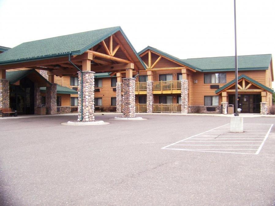 Shell Lake Lodge, a Travelodge by Wyndham photo 1