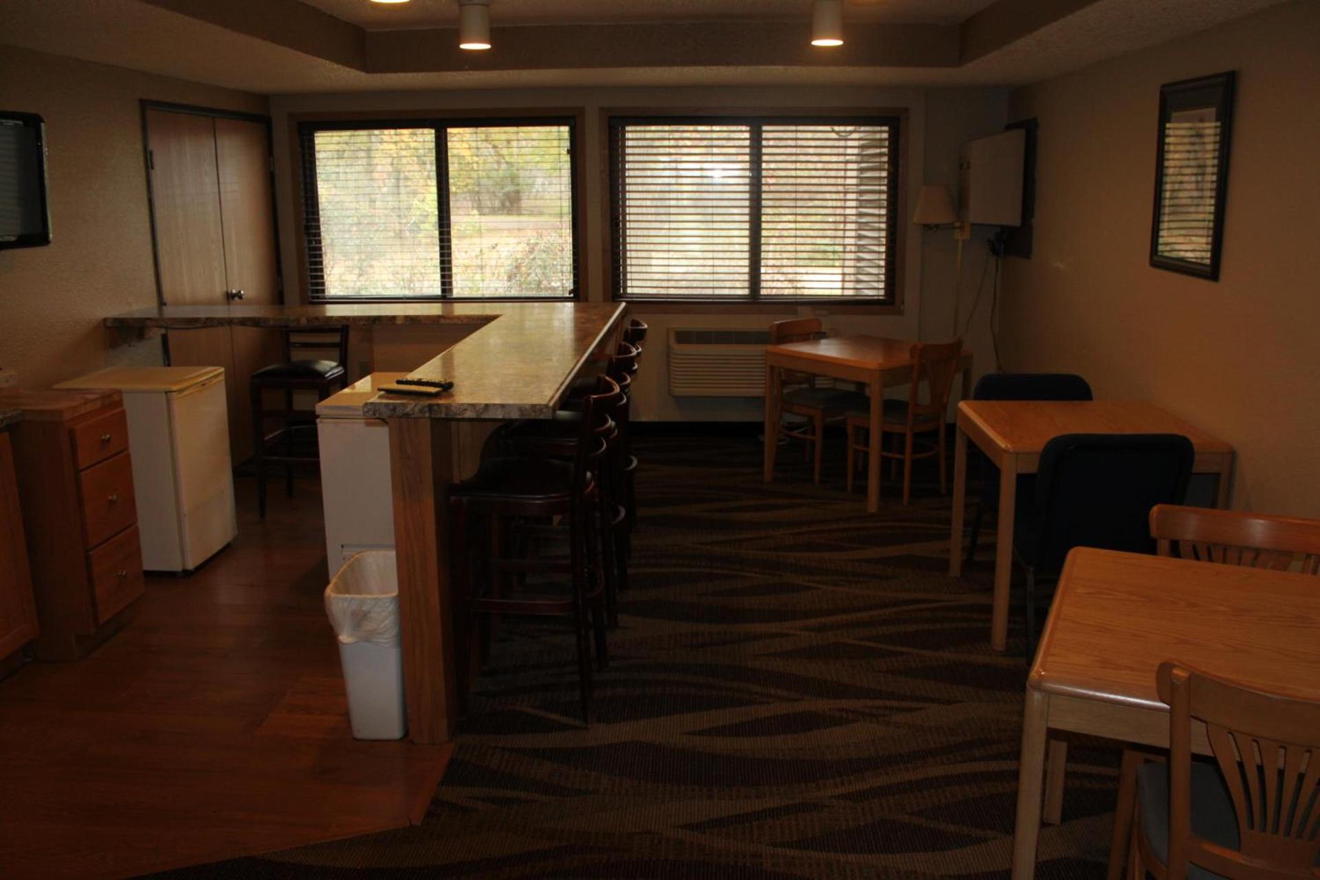 Boarders Inn and Suites by Cobblestone Hotels - Ripon photo 27