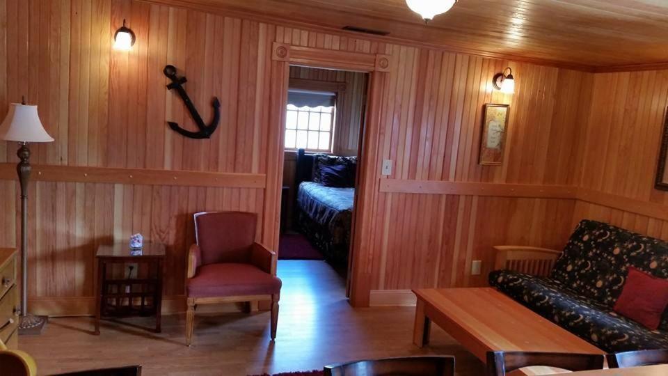 Whistling Winds Motel photo 2
