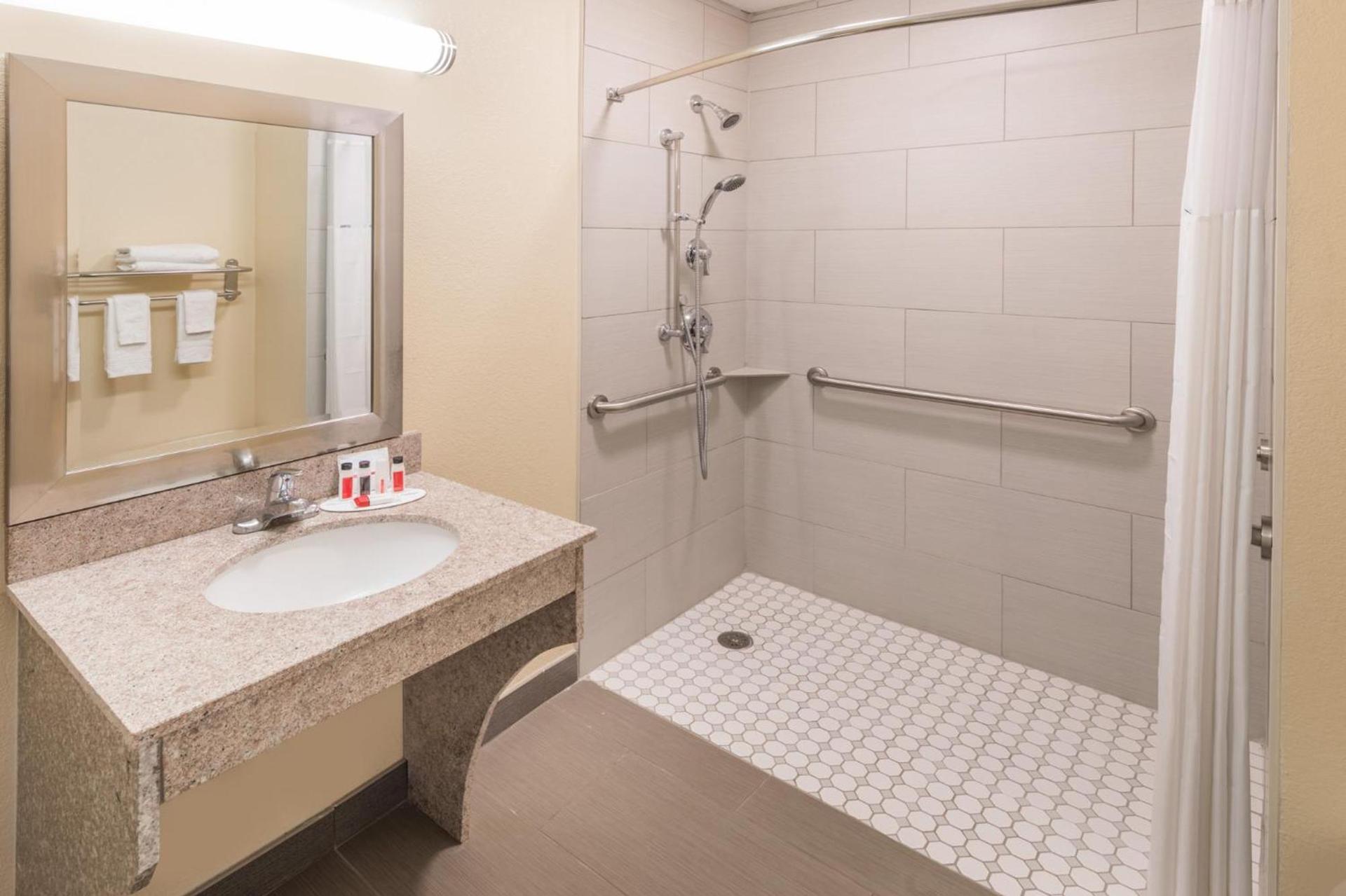 Days Inn by Wyndham Madison photo 37