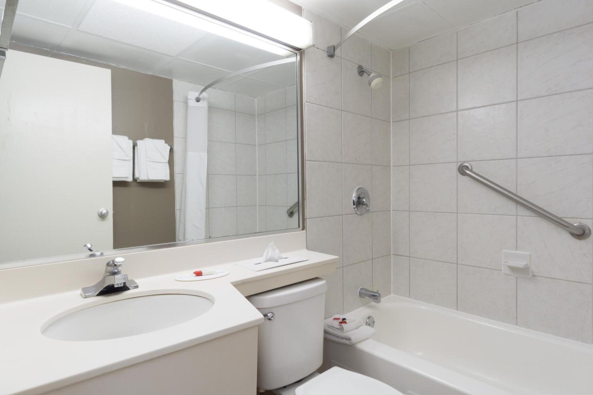 Days Inn by Wyndham Columbus East Airport photo 6