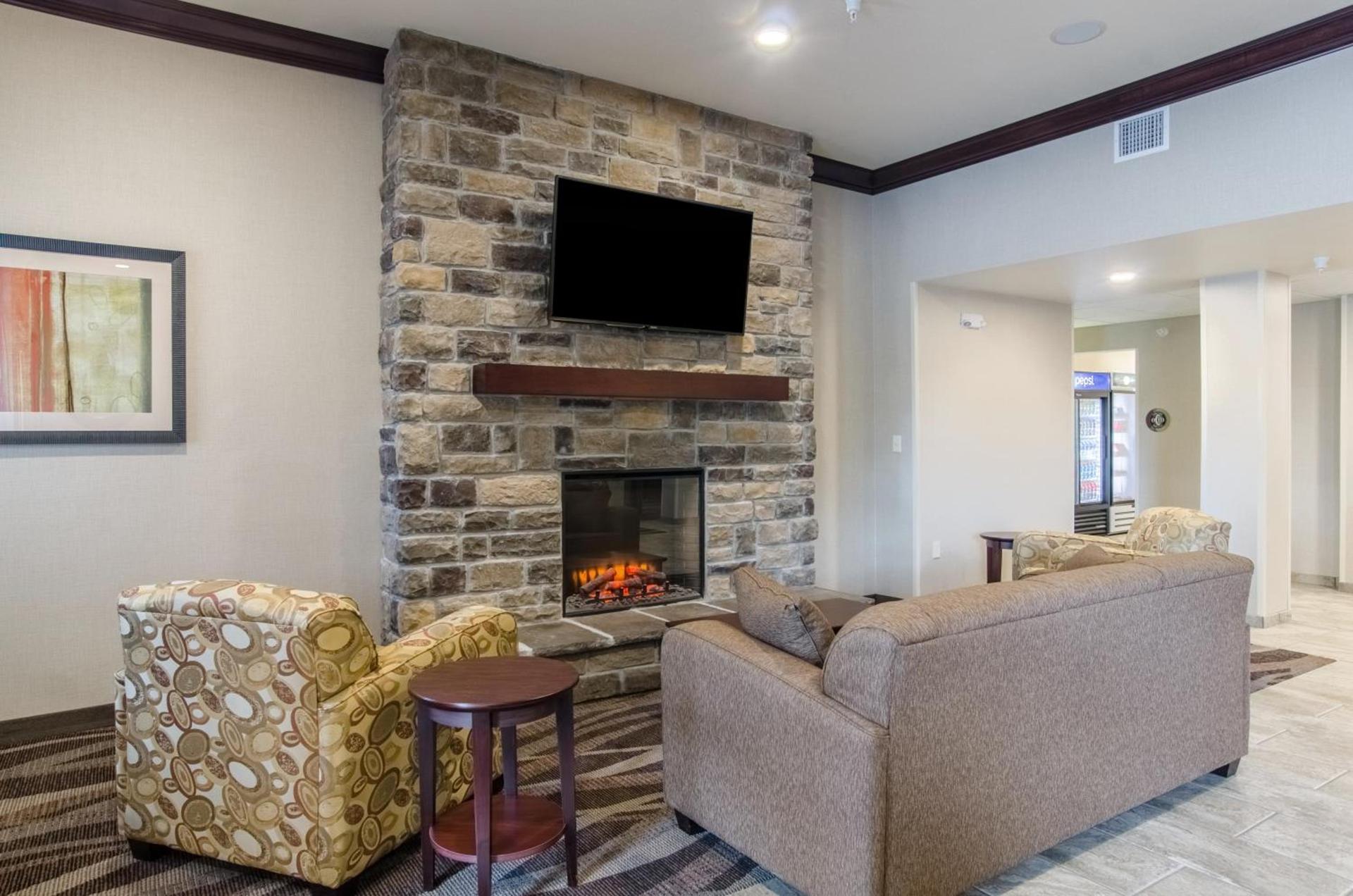 Cobblestone Inn & Suites - Guernsey photo 3