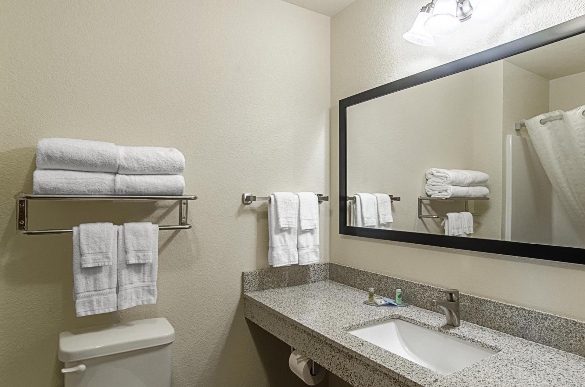 Cobblestone Inn & Suites - Guernsey photo 24