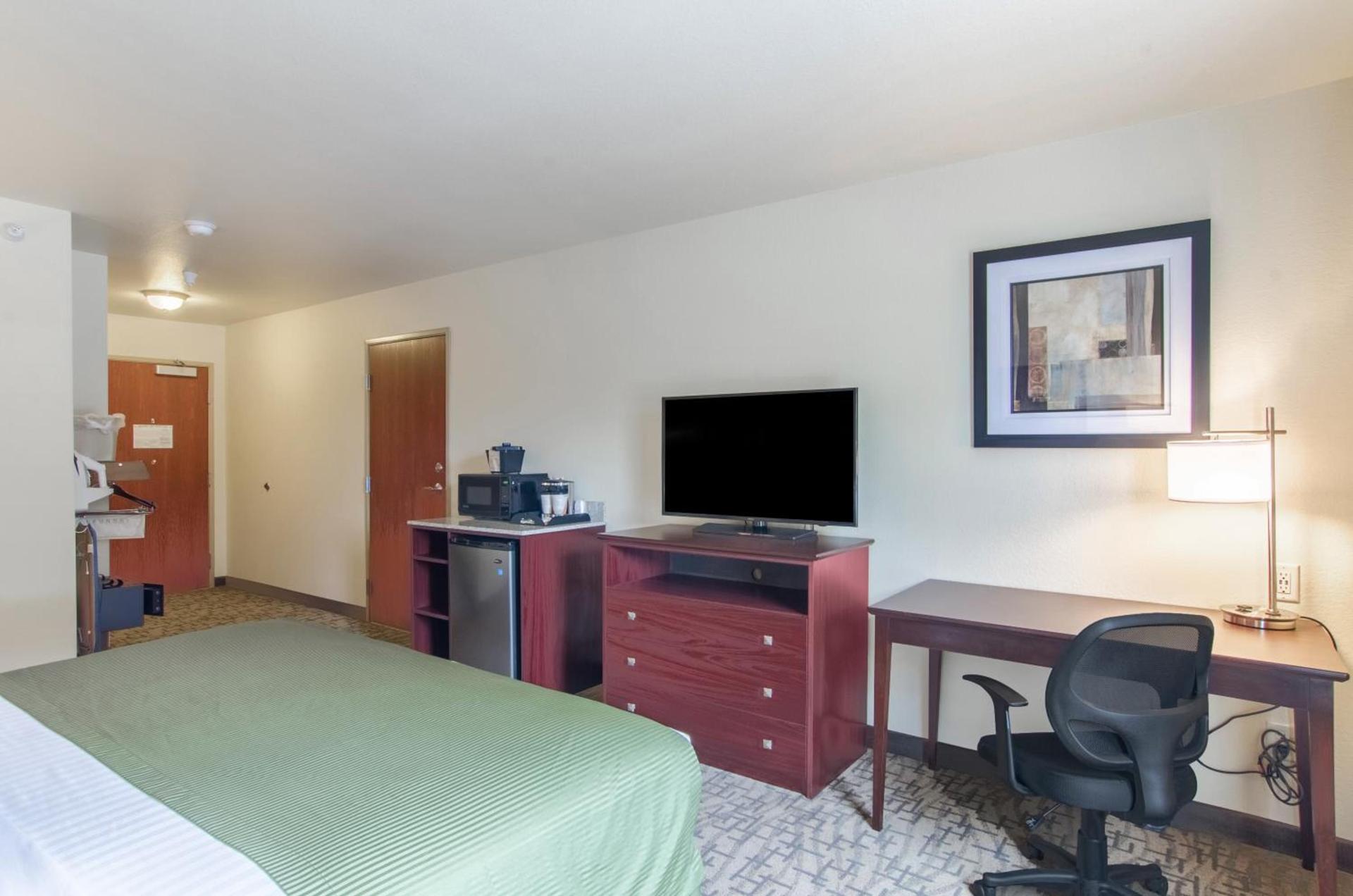 Cobblestone Inn & Suites - Guernsey photo 18