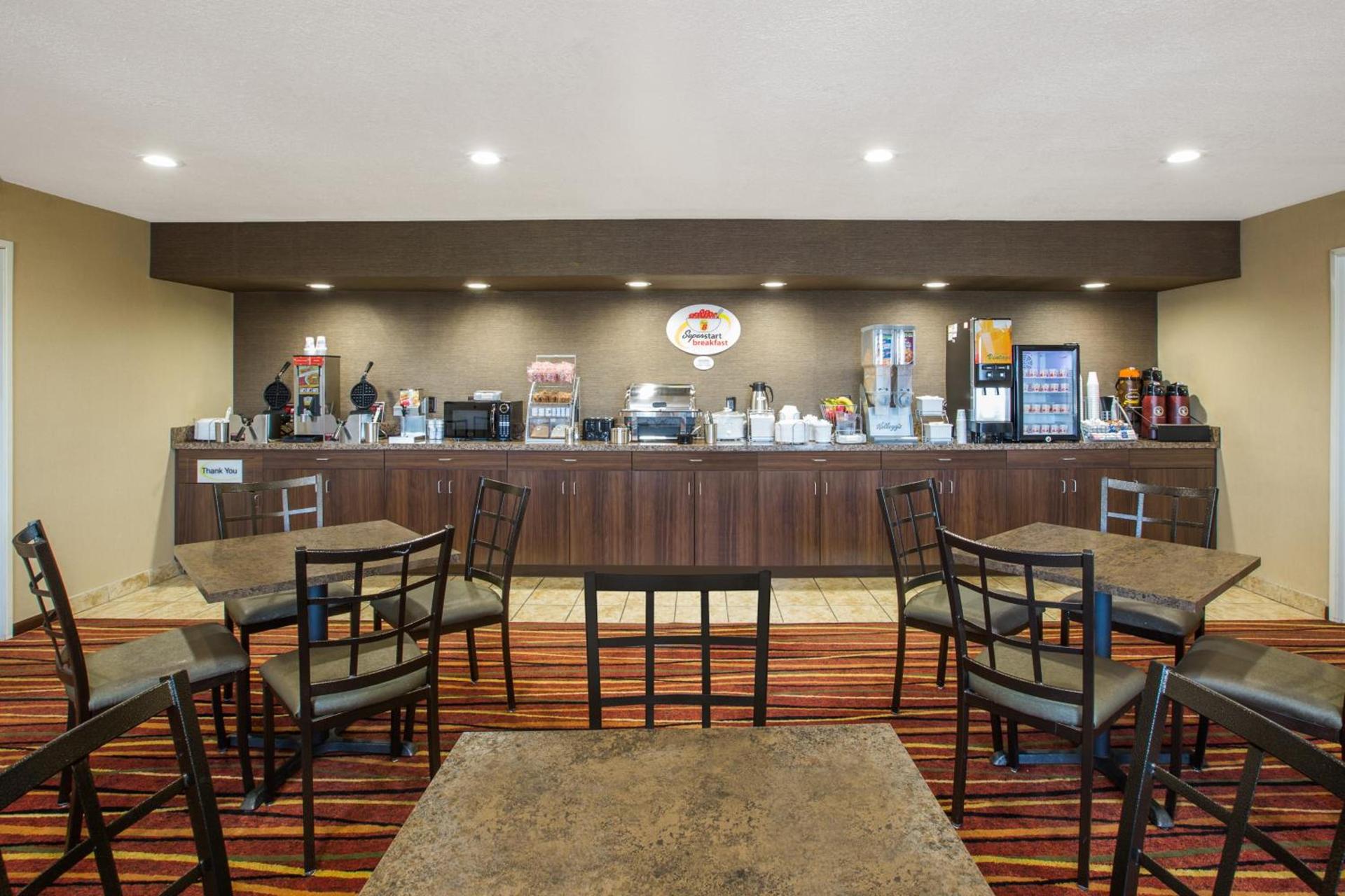 Super 8 by Wyndham Brookings photo 33