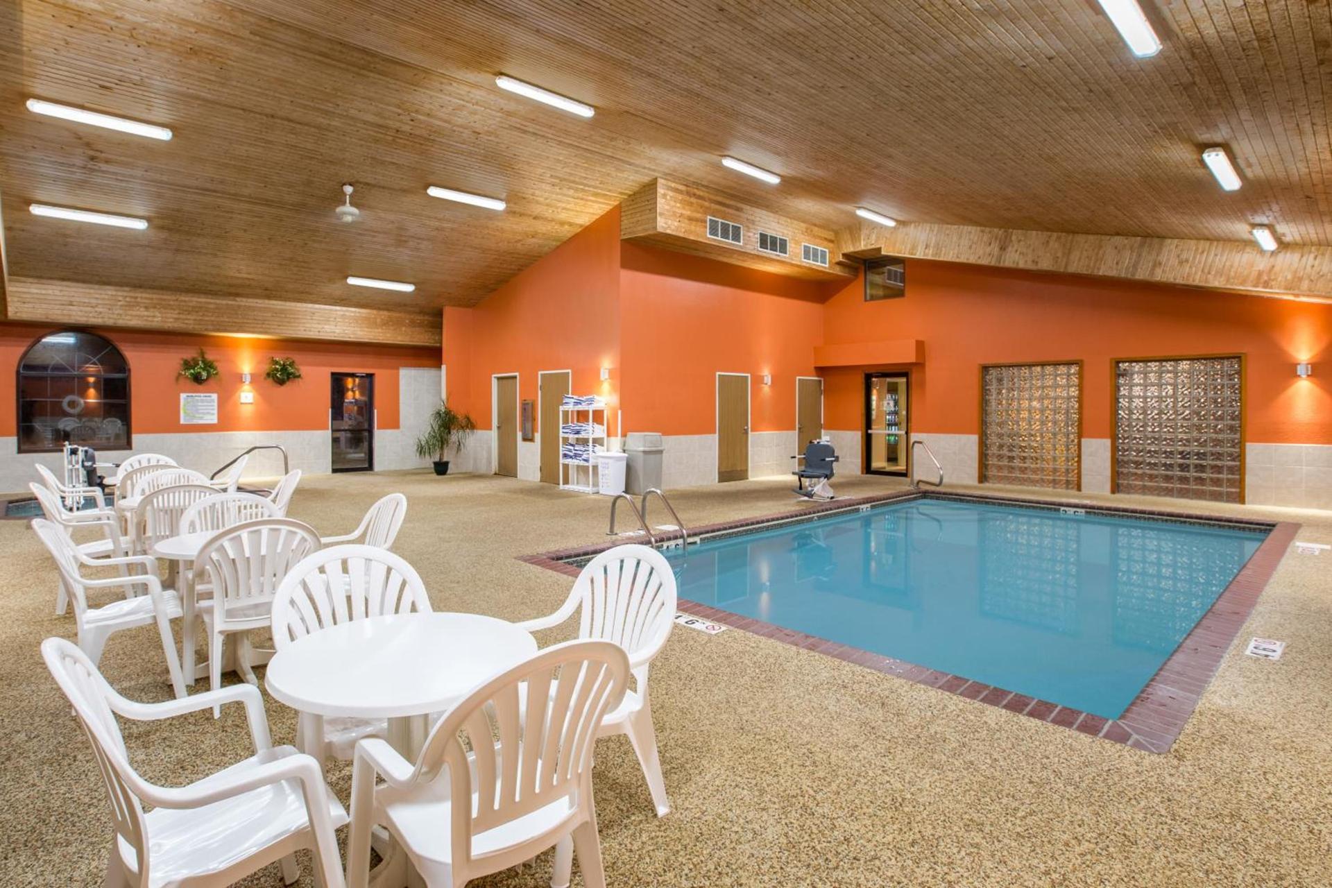 Super 8 by Wyndham Brookings photo 35