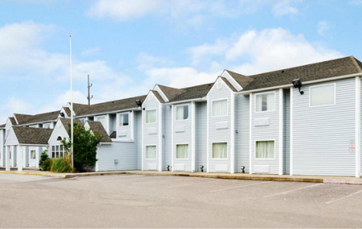 Americas Best Value Inn and Suites Ada photo 2