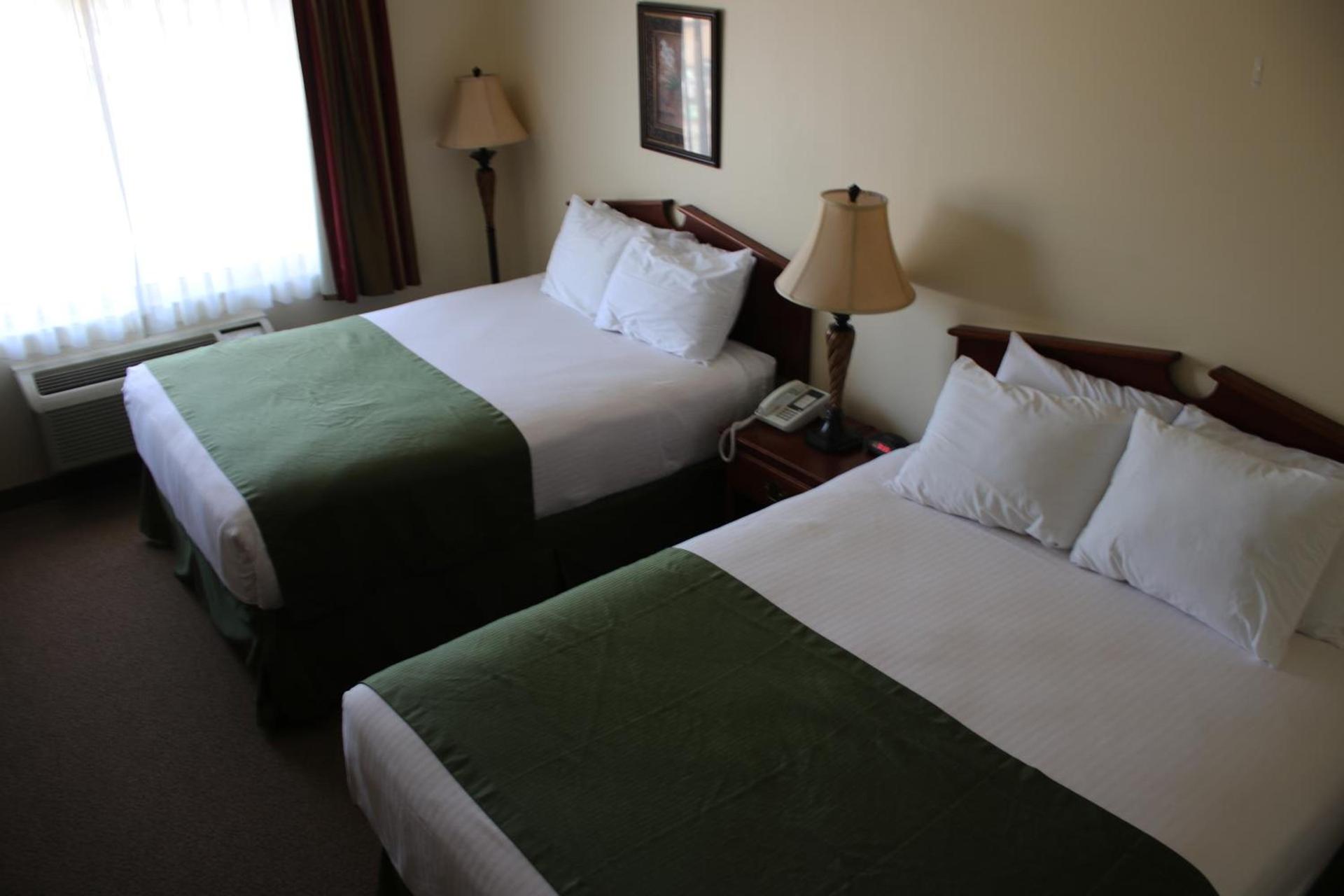 The Edgewood Hotel and Suites photo 21