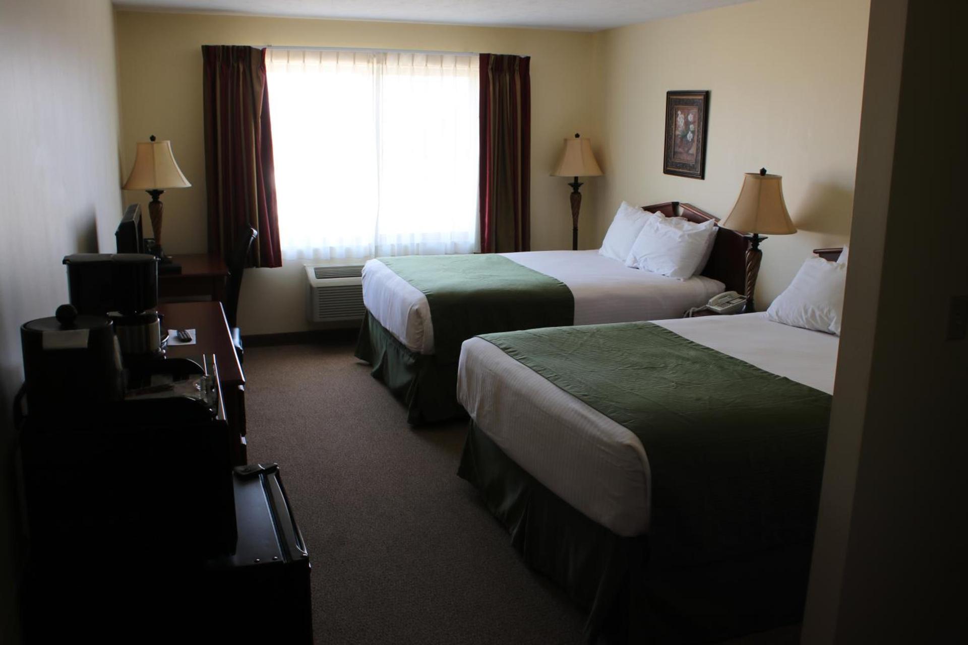 The Edgewood Hotel and Suites photo 23