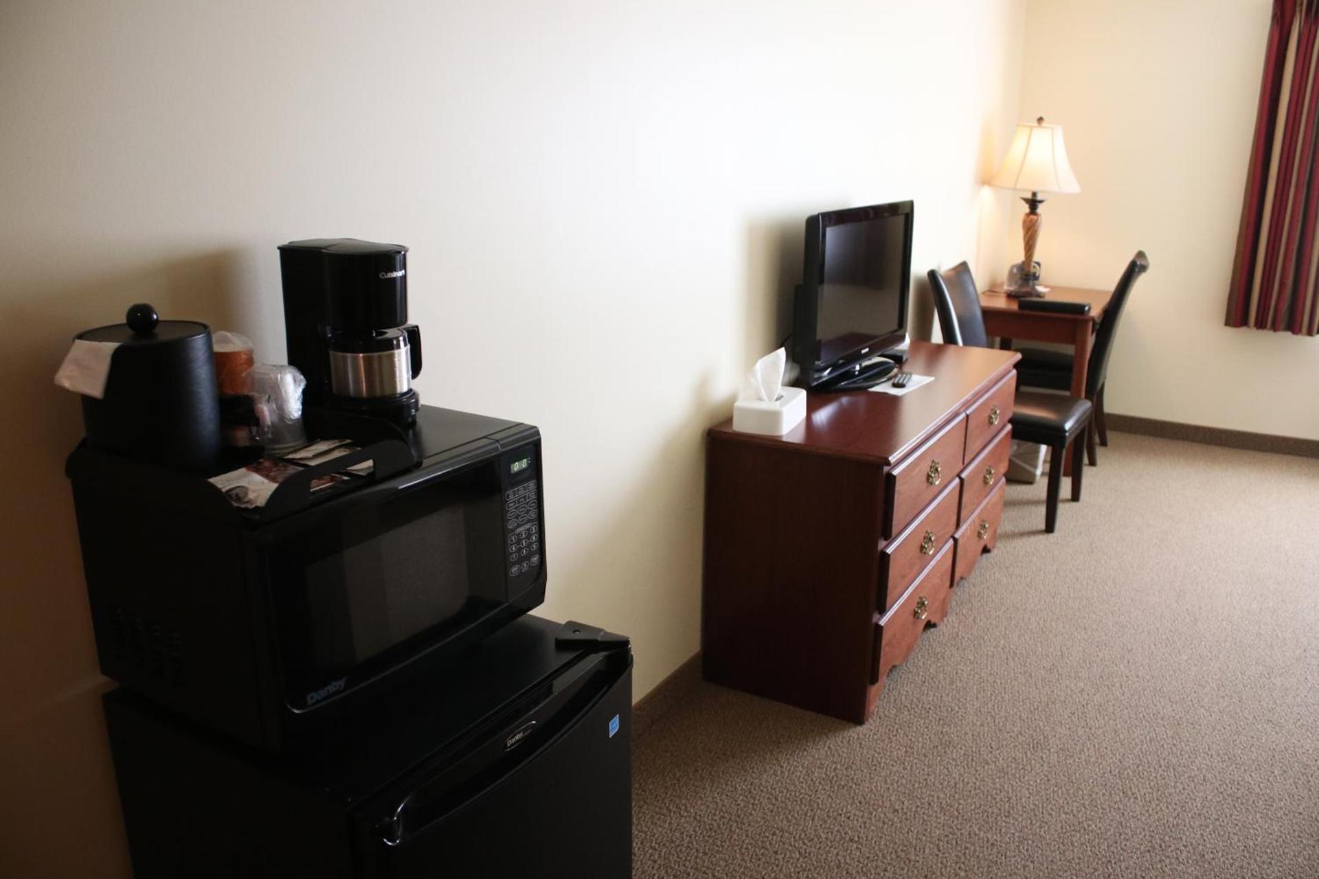 The Edgewood Hotel and Suites photo 20