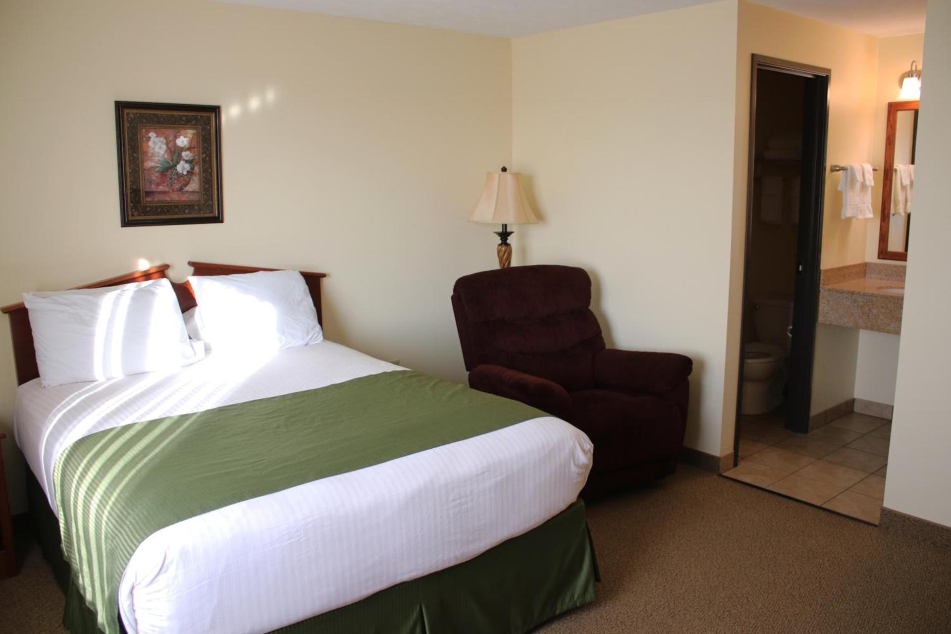 The Edgewood Hotel and Suites photo 19