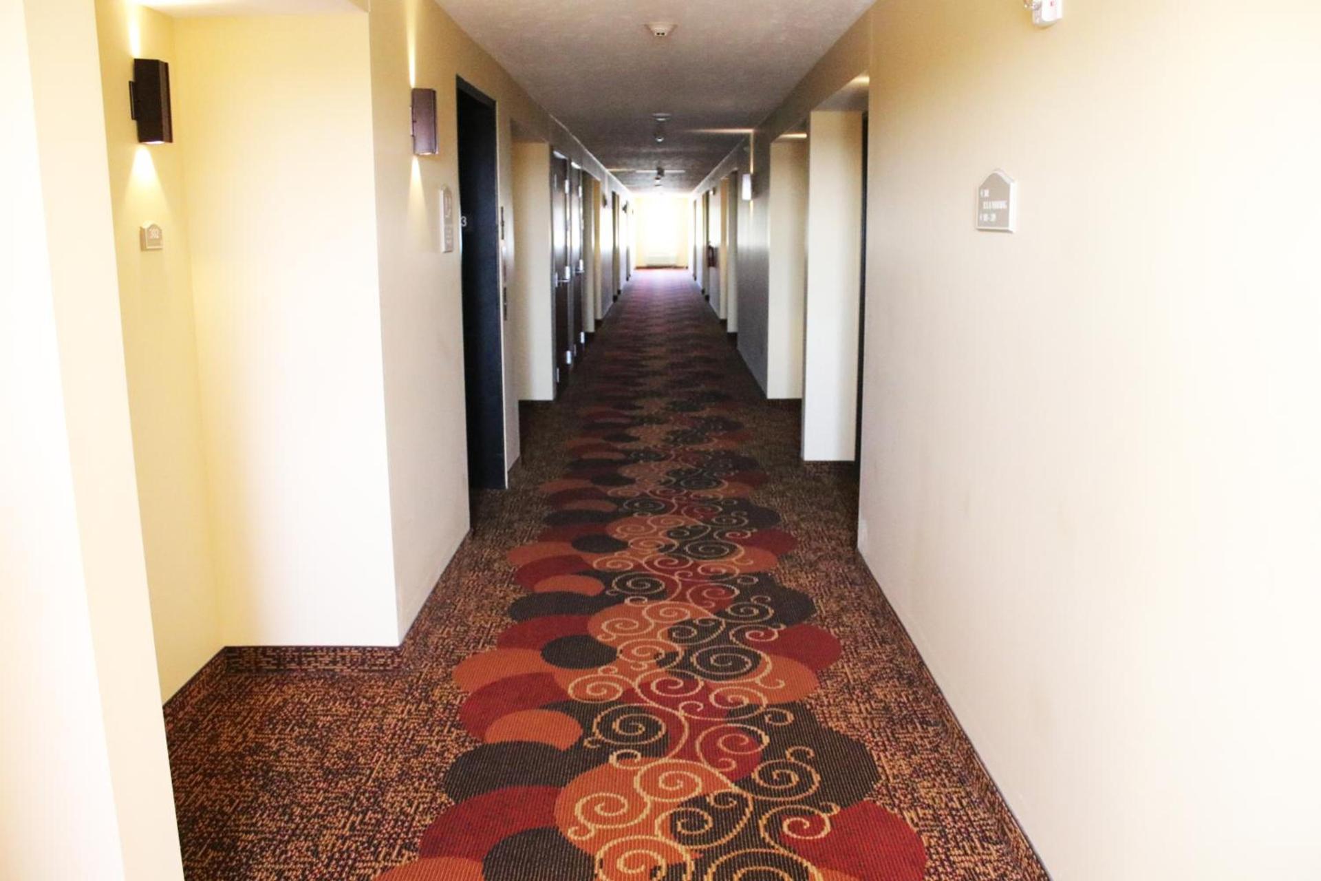 The Edgewood Hotel and Suites photo 25