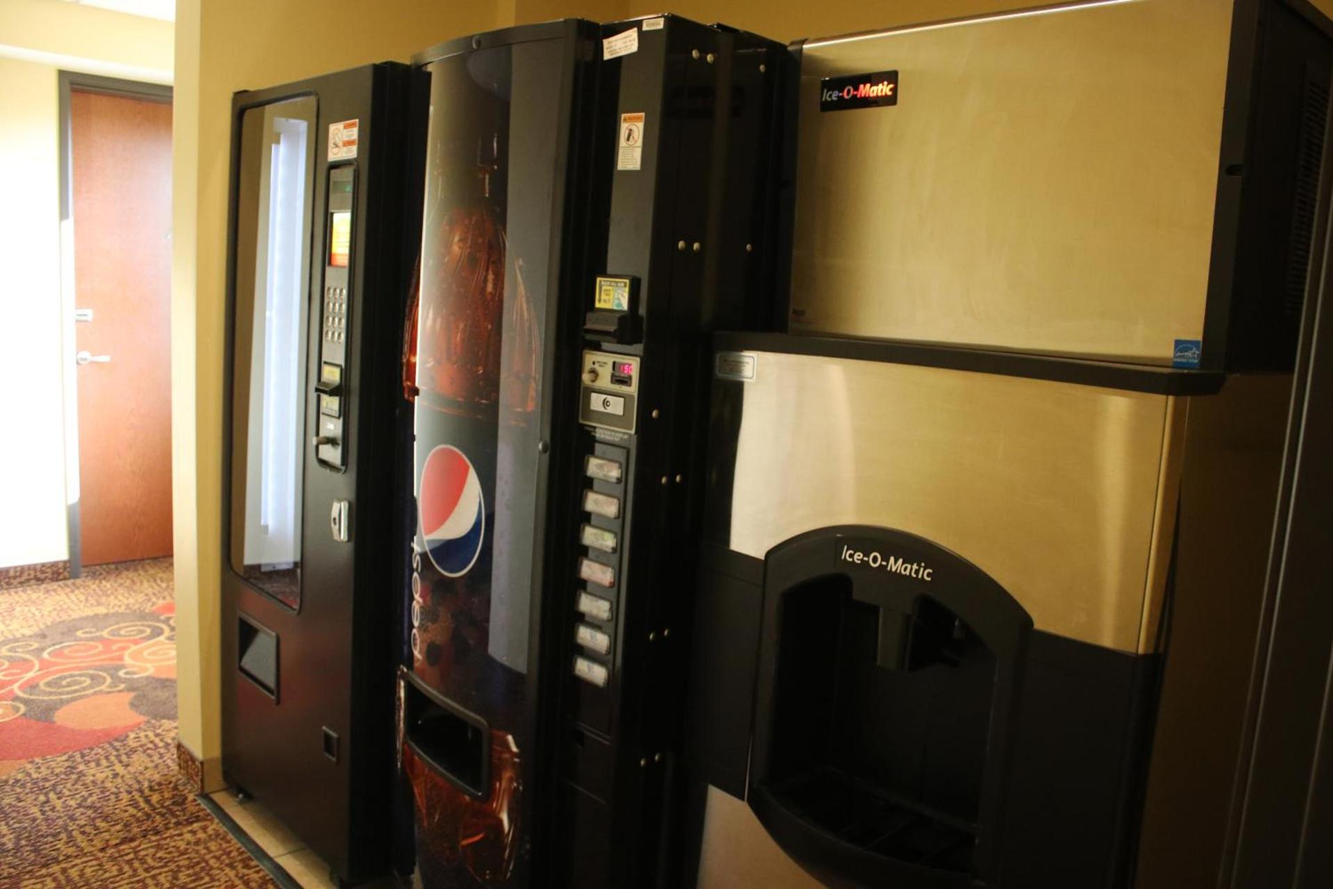 The Edgewood Hotel and Suites photo 27