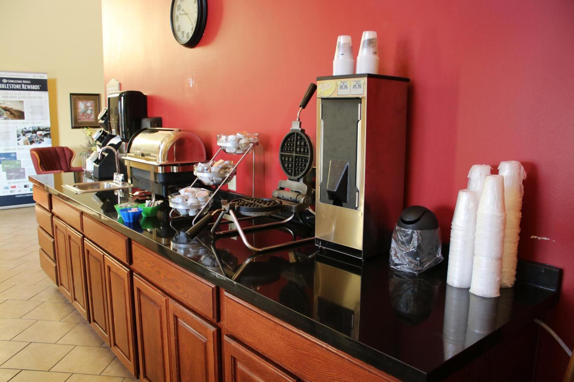 The Edgewood Hotel and Suites photo 28