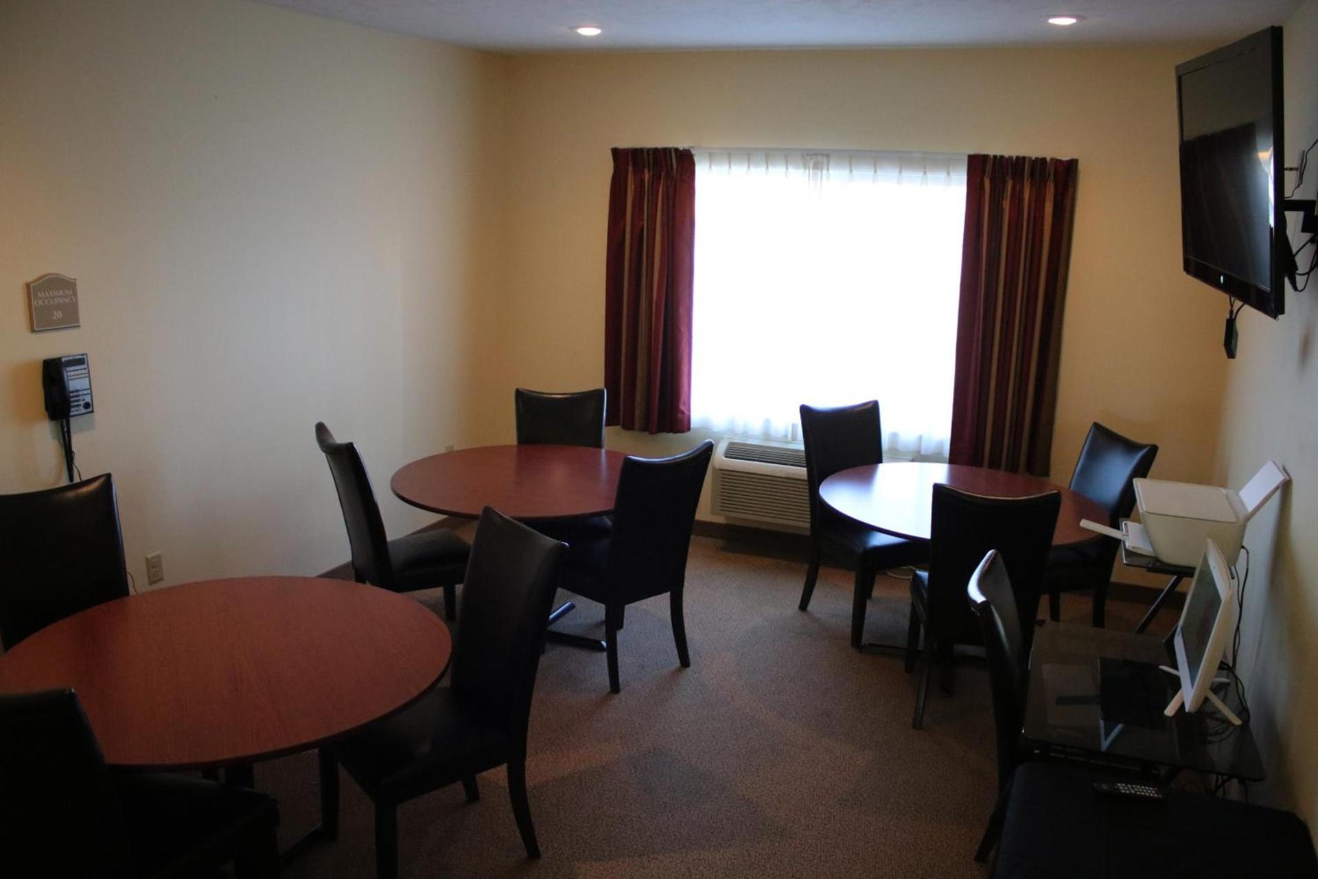 The Edgewood Hotel and Suites photo 30