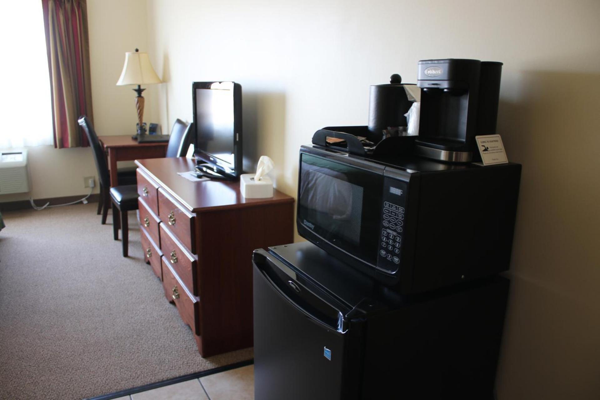 The Edgewood Hotel and Suites photo 10