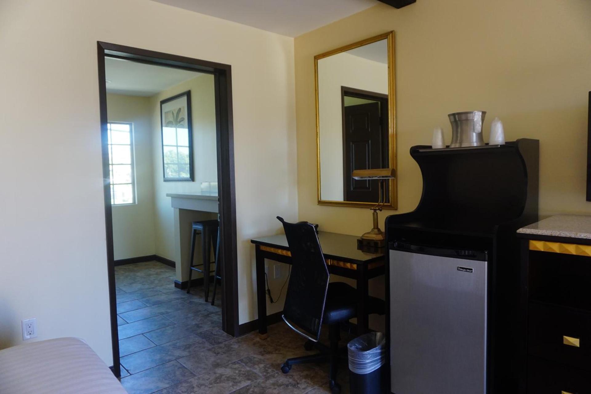 Tuscan Garden Inn photo 39