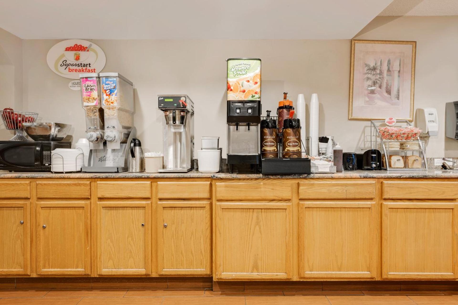 Super 8 by Wyndham Allentown photo 22