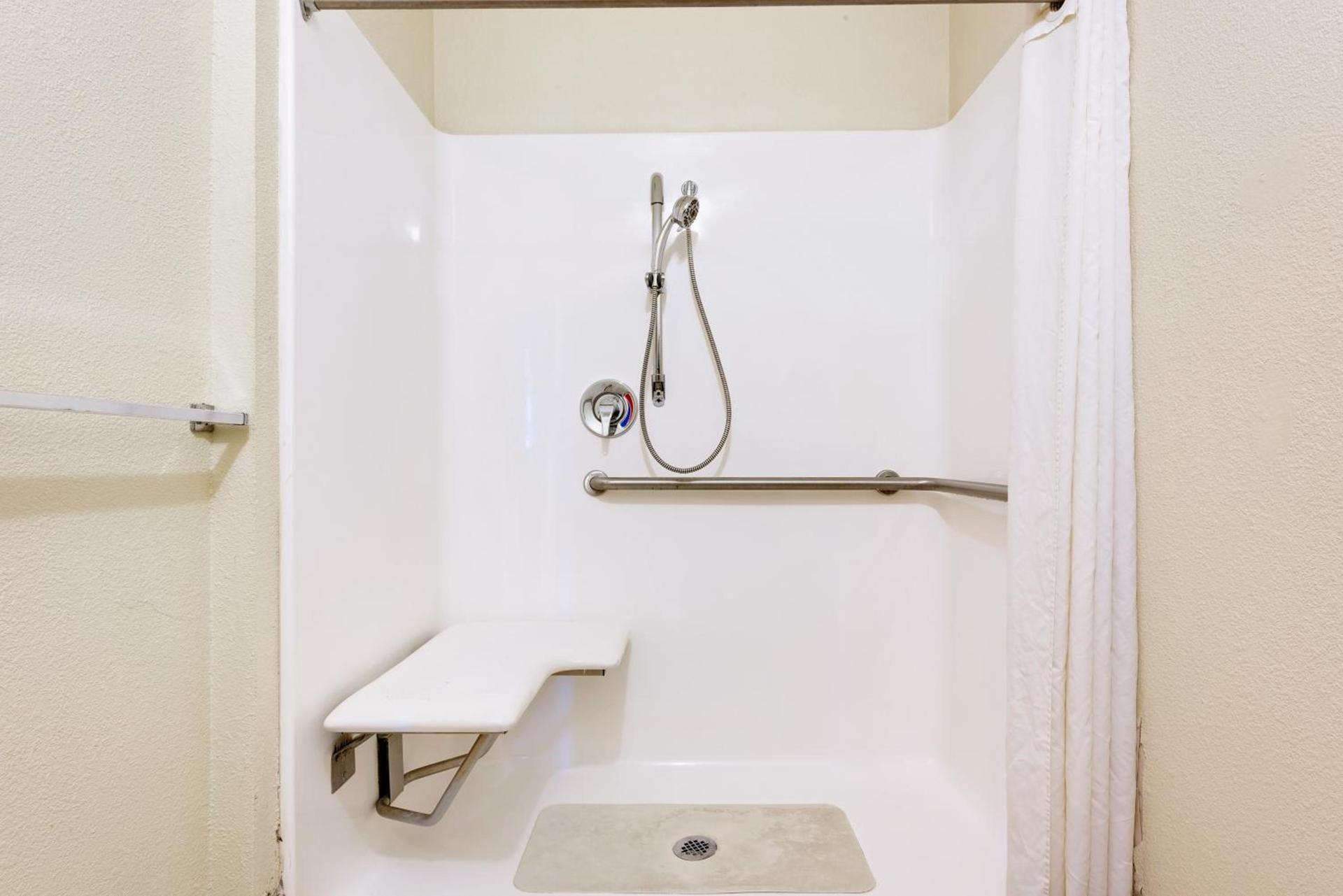 Super 8 by Wyndham Allentown photo 21