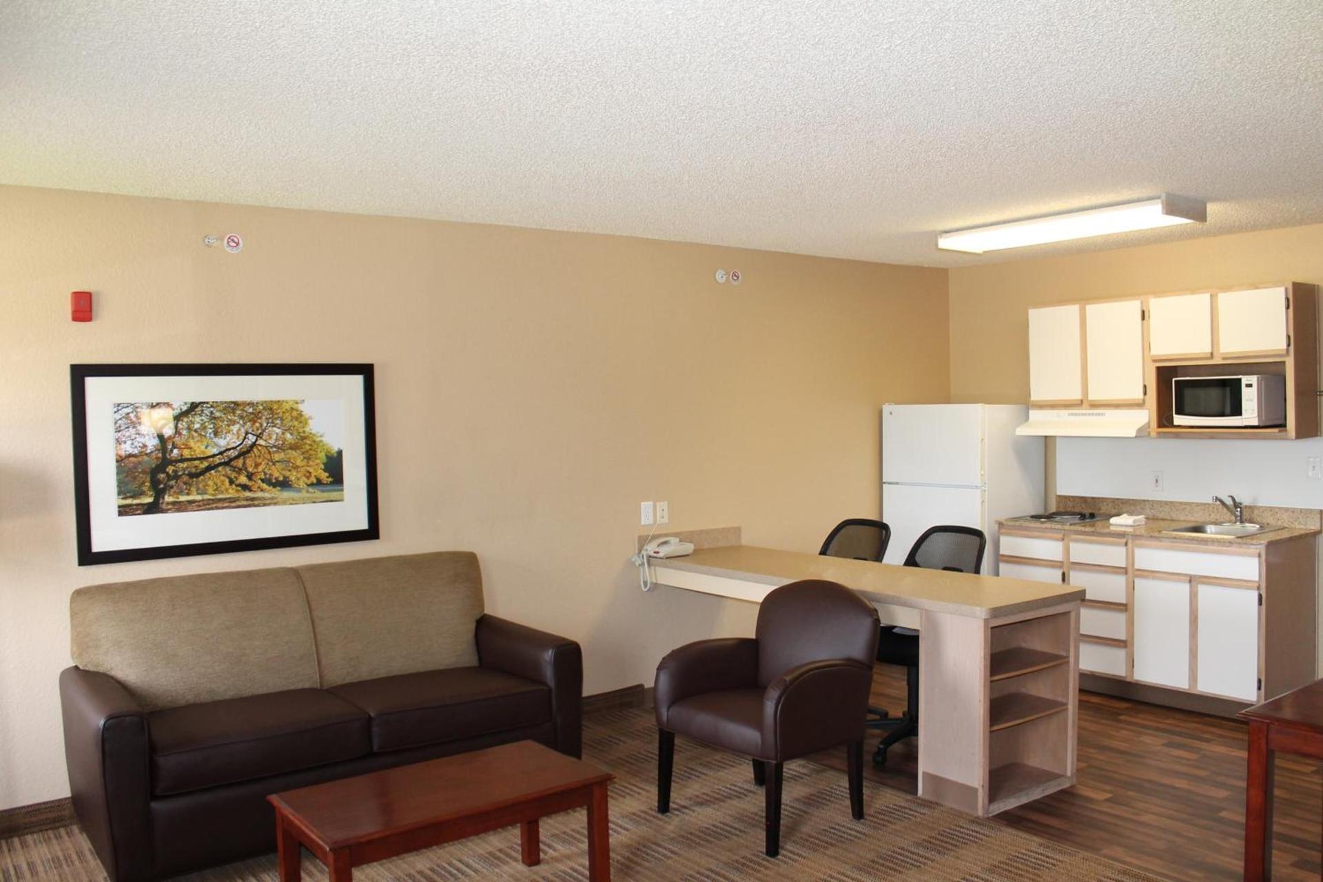 Extended Stay America Suites - Houston - Katy Freeway - Energy Corridor photo 2