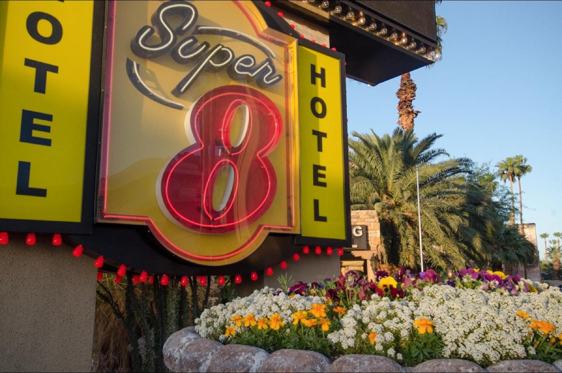 Super 8 by Wyndham Las Vegas North Strip/Fremont St. Area photo 7