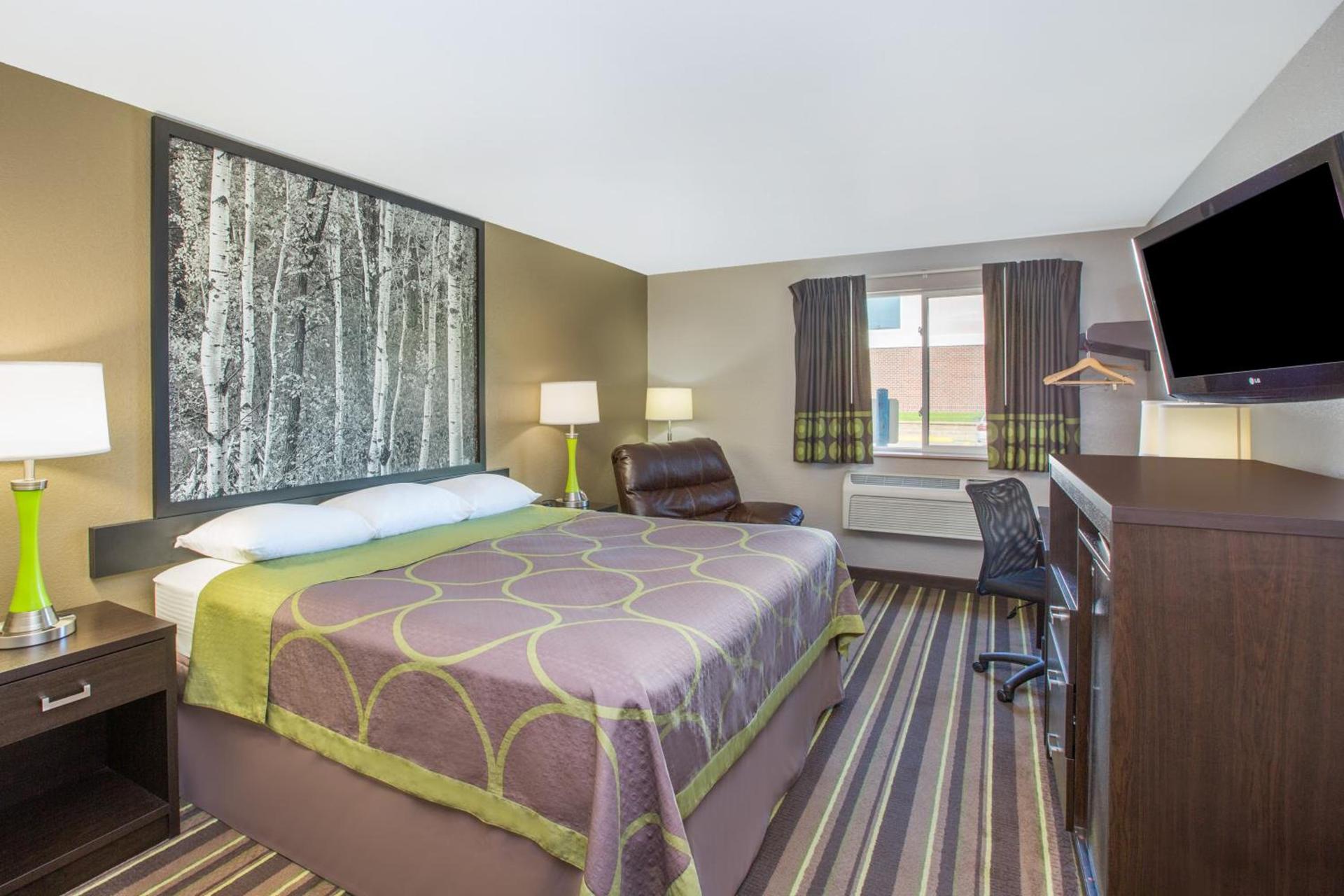 Super 8 by Wyndham Brookings photo 46
