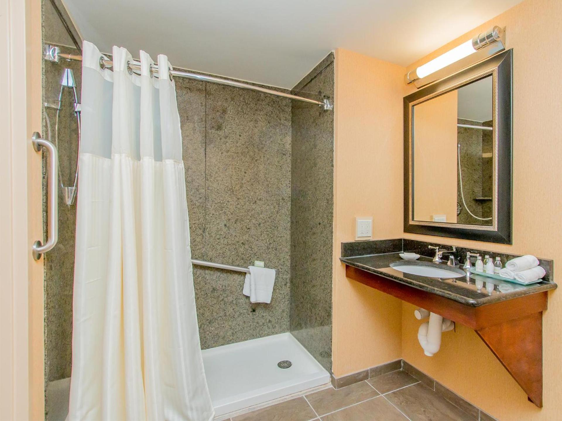 Doubletree By Hilton Battle Creek photo 34