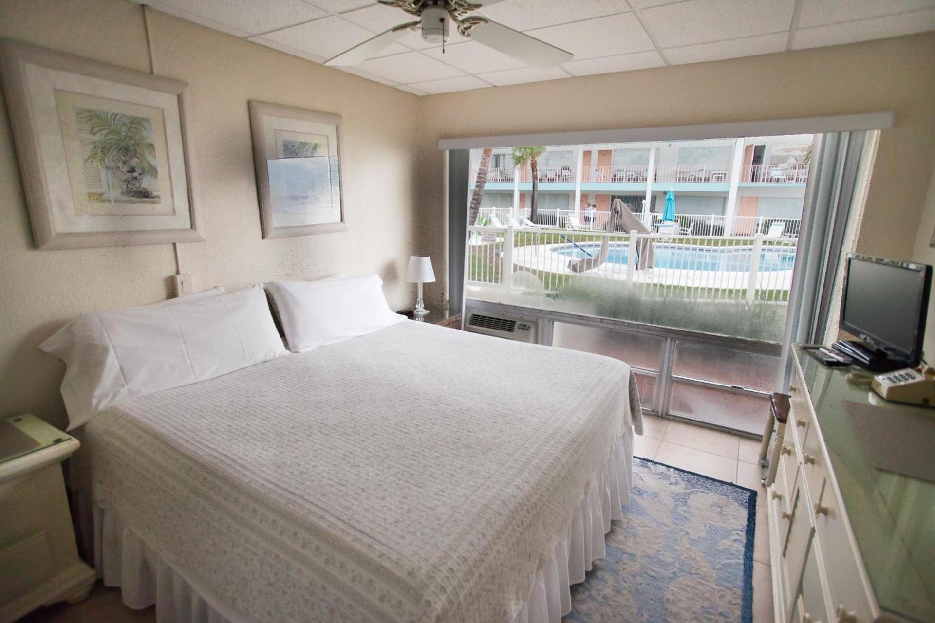 Sunrise Ocean Suites photo 13
