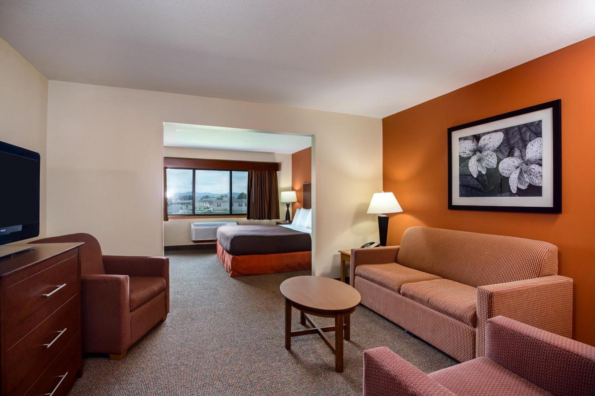 AmericInn by Wyndham Tomah photo 38