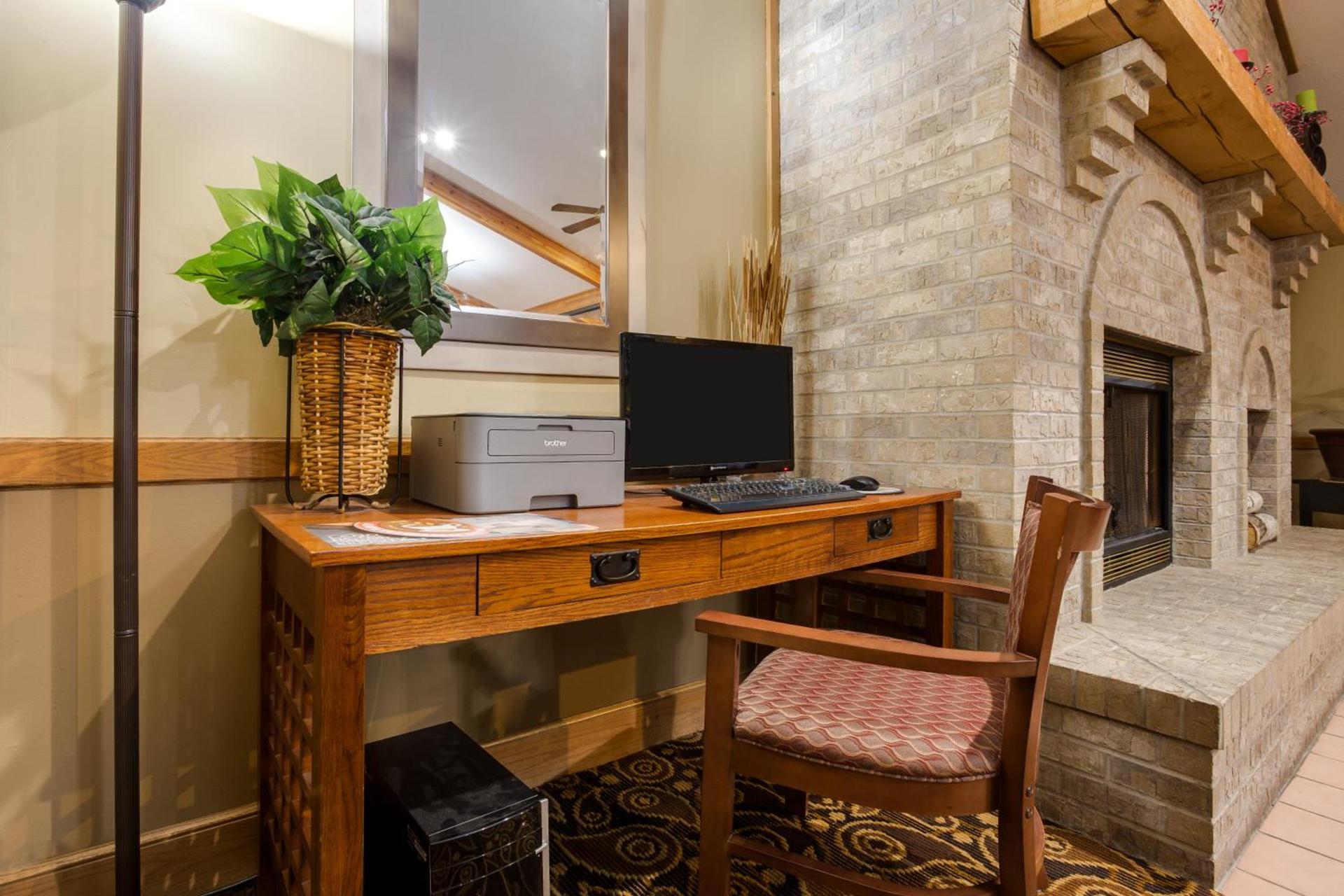 AmericInn by Wyndham Tomah photo 43