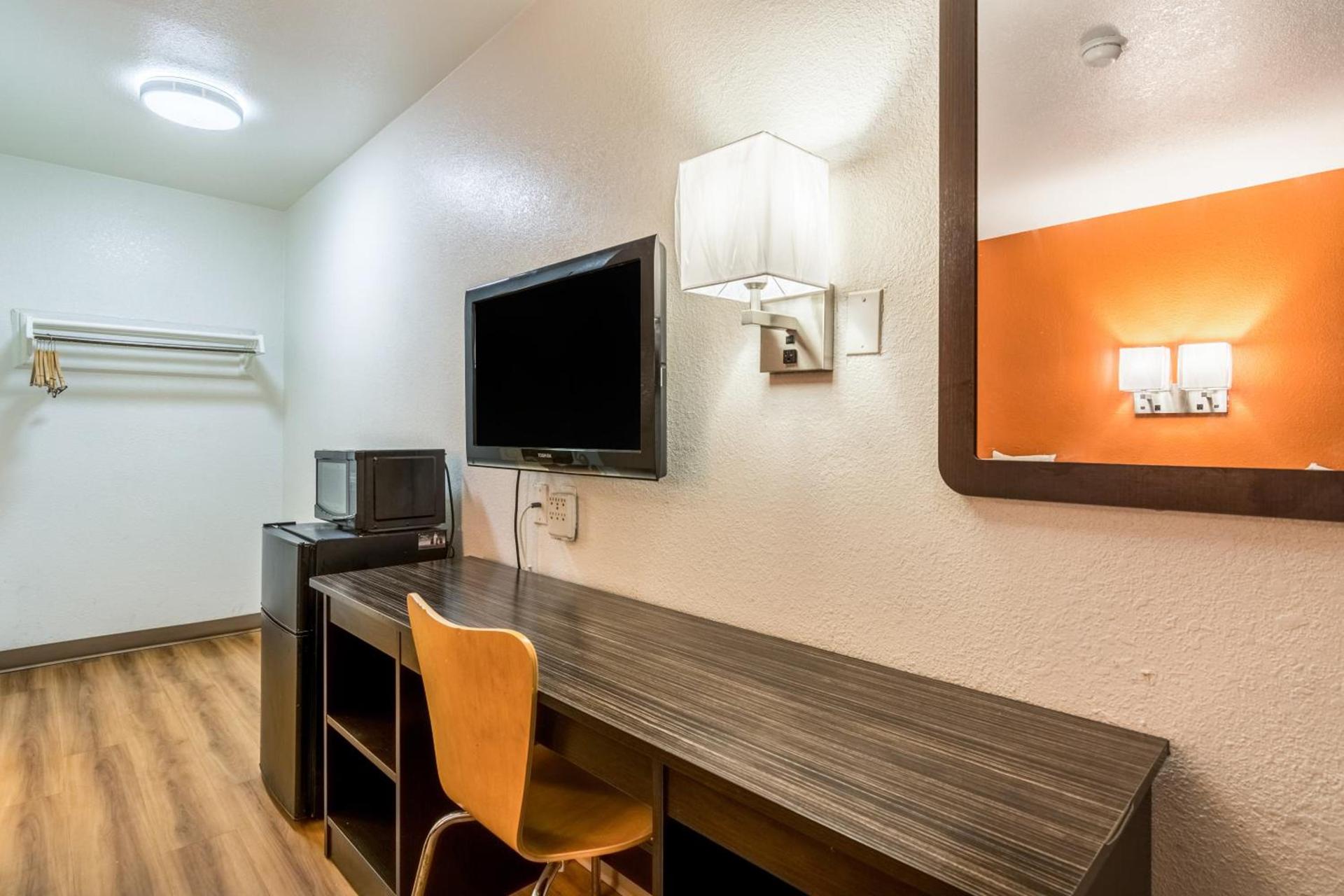 Motel 6-Lumberton, NC photo 41