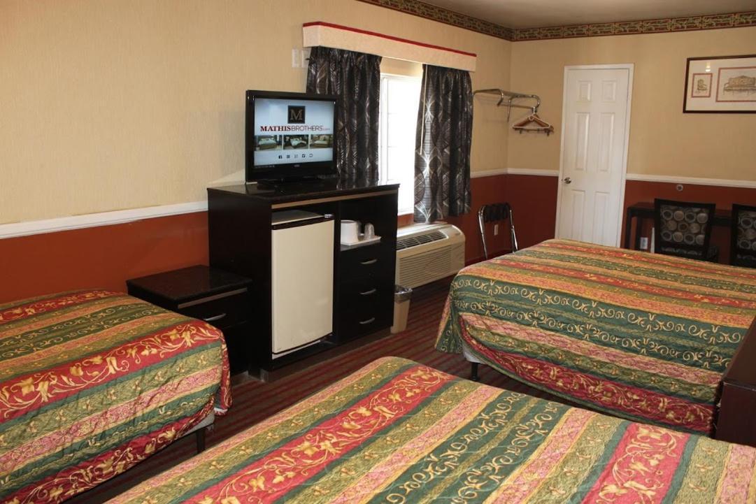 Hollywood Guest Inn photo 44