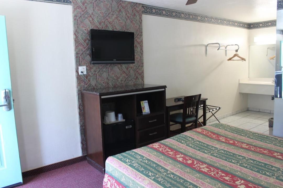 Hollywood Guest Inn photo 41