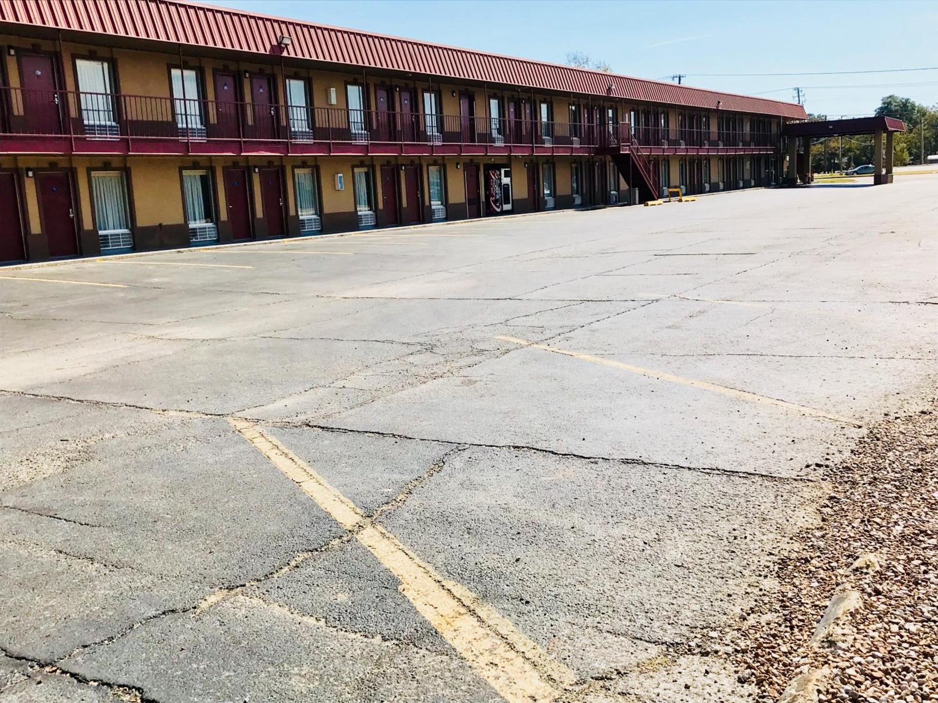 Americas Best Value Inn-Indianola photo 1