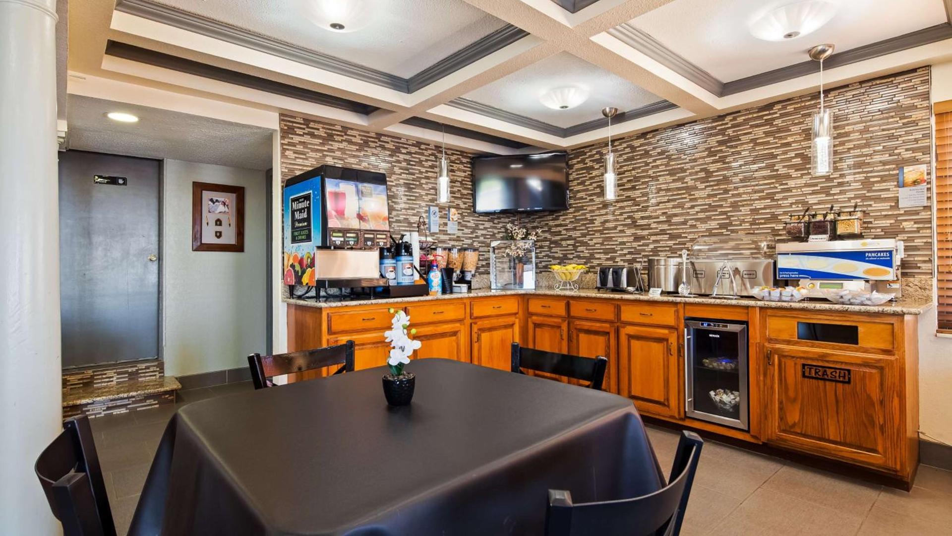 Best Western Montis Inn photo 8